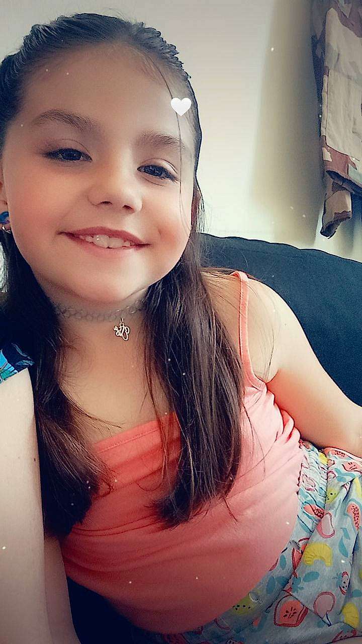 Léanna participe au concours pour gagner de l'argent avec cette photo : black_hair, chest, cool, eyebrow, eyelash, face, flash_photography, hair, hairstyle, happy, head, jaw, joy, lip, long_hair, neck, person, shoulder, skin, smile