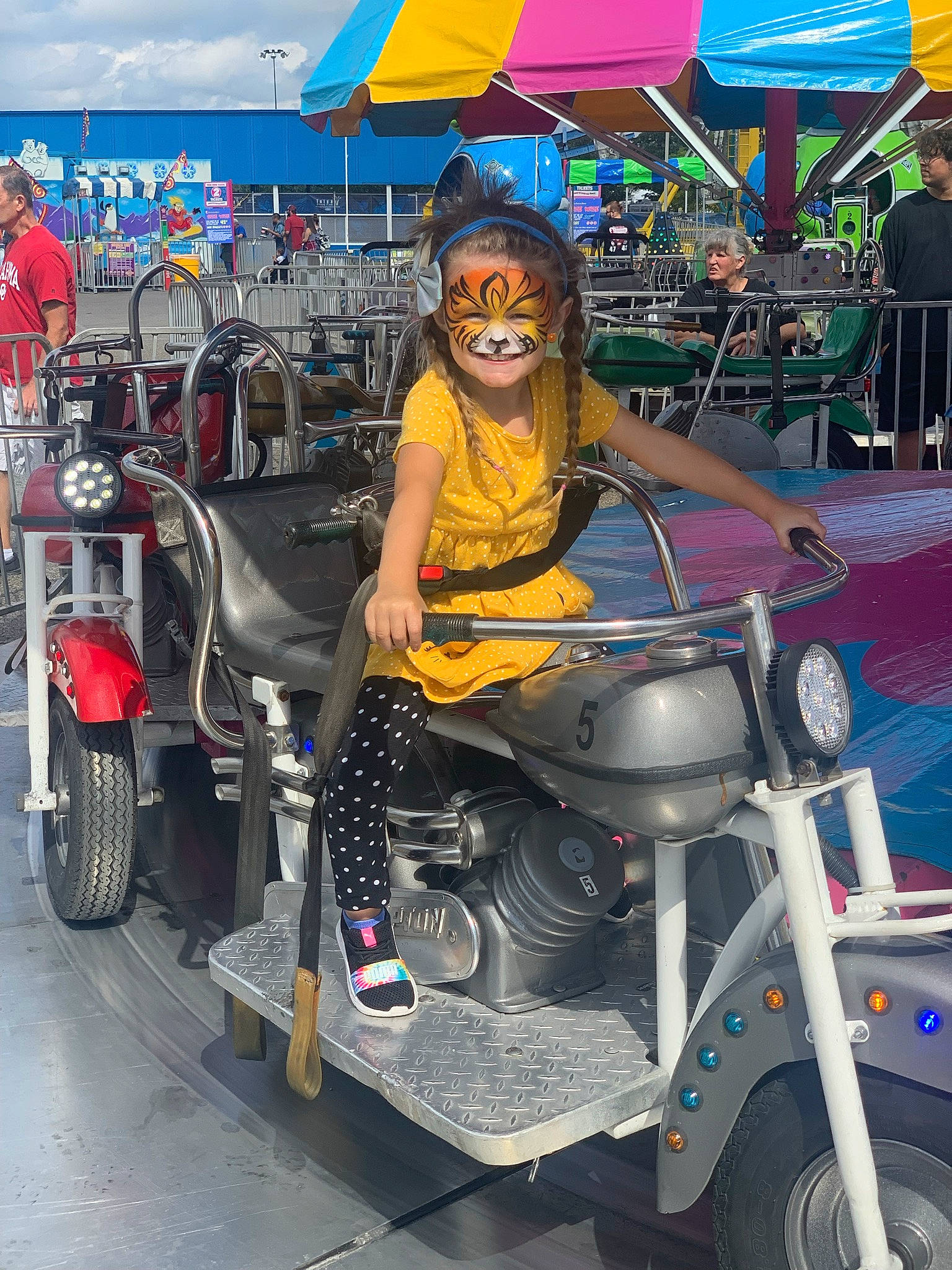 Jordan is registered to the contest to win money with this photo: automotive_design, automotive_exterior, automotive_lighting, automotive_tire, automotive_wheel_system, fender, fun, headlamp, mode_of_transport, motor_vehicle, motorcycle, motorcycle_accessories, person, personal_protective_equipment, recreation, rim, sunglasses, tire, umbrella, vehicle