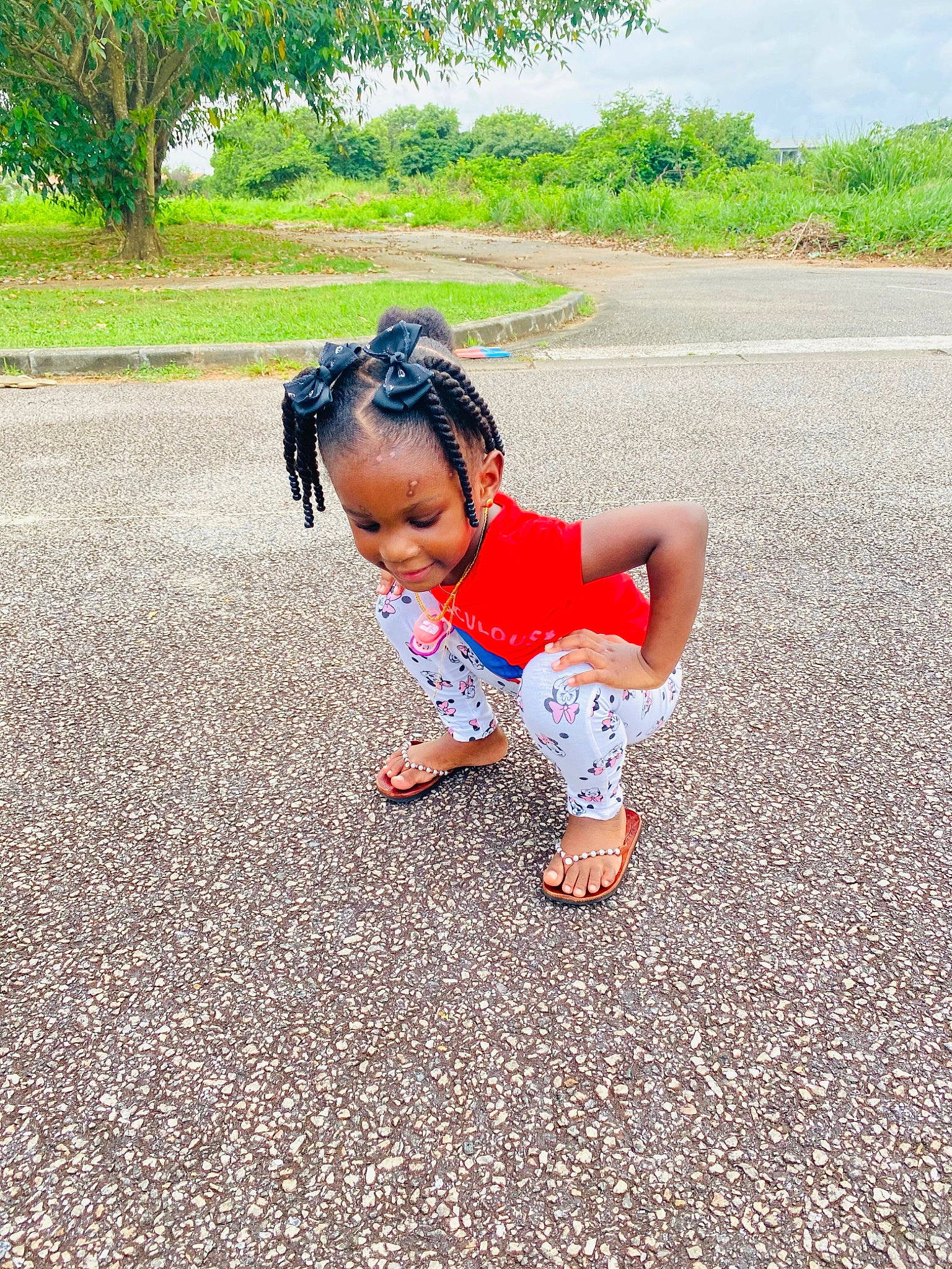 Olyana a rejoint le concours — aidez-le/la à gagner de superbes lots ! asphalt, baby, child, flooring, fun, grass, green, happy, joy, leisure, pattern, people_in_nature, person, plant, recreation, road, road_surface, sidewalk, sky, soil