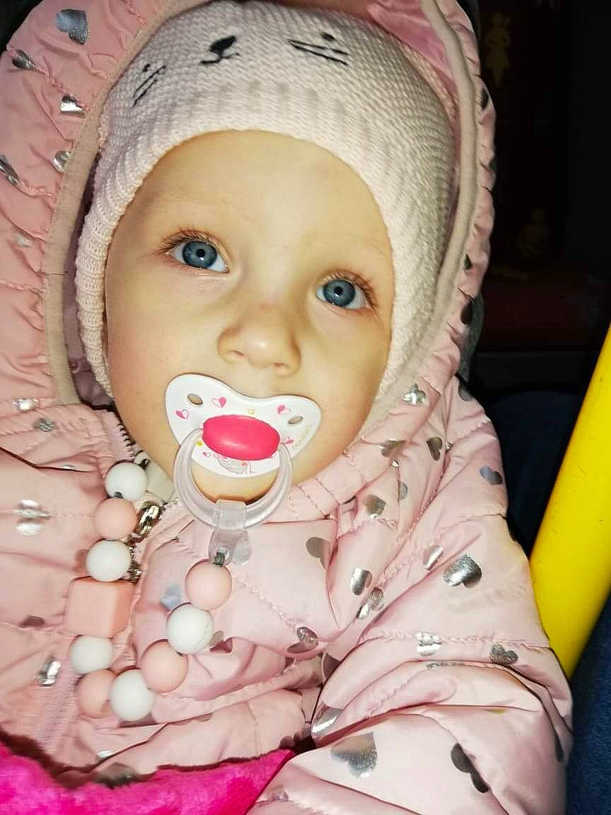 Elenna participe au concours pour gagner de l'argent avec cette photo : baby, bonnet, cheek, child, eye, face, facial_expression, fun, happy, head, headgear, lip, mouth, nose, organ, person, pink, skin, smile, toddler