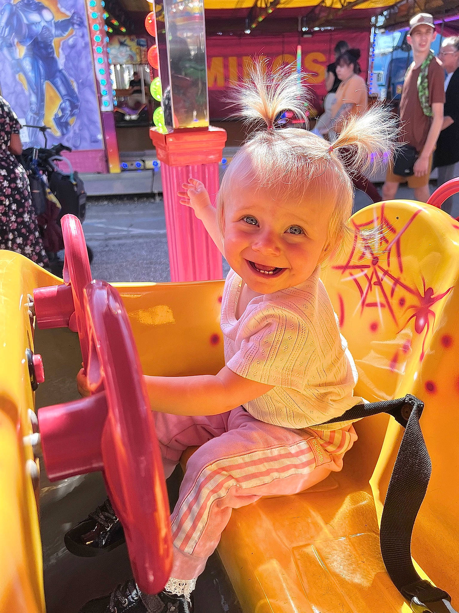 Karla participe au concours pour gagner de l'argent avec cette photo : baby, baby_products, chair, child, classic, event, fun, hairstyle, happy, headwear, joy, lap, leisure, magenta, motor_vehicle, person, pink, public_space, recreation, sitting