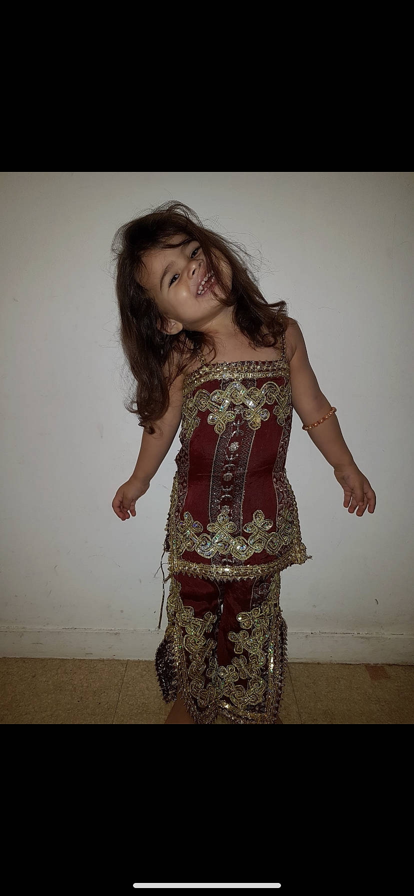 Aleyna participe au concours pour gagner de l'argent avec cette photo : beauty, black_hair, clothing, dress, fashion, fashion_design, fashion_model, formal_wear, fun, joy, long_hair, model, pattern, person, photo_shoot, photography, shoulder, smile, trunk