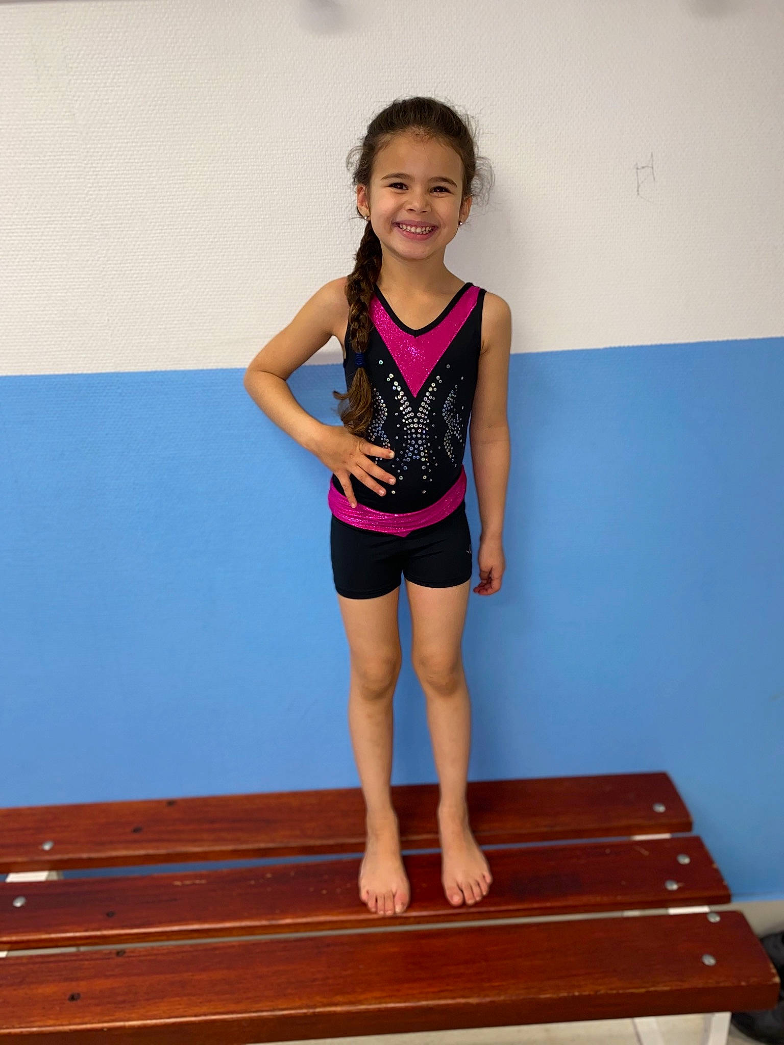 Aleyna a rejoint le concours — aidez-le/la à gagner de superbes lots ! artistic_gymnastics, balance, balance_beam, child, joy, knee, leg, person, shoulder, sportswear, thigh