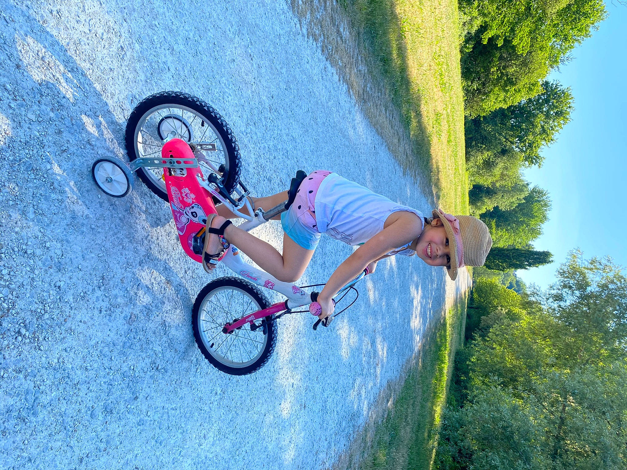 Hanane a rejoint le concours — aidez-le/la à gagner de superbes lots ! bicycle, bicycle_motocross, bicycle_pedal, bicycle_wheel, bmx_bike, bmx_racing, cycle_sport, cycling, dirt_jumping, extreme_sport, flatland_bmx, freestyle_bmx, headwear, joy, mountain_bike, person, photography, recreation, sports, sports_equipment