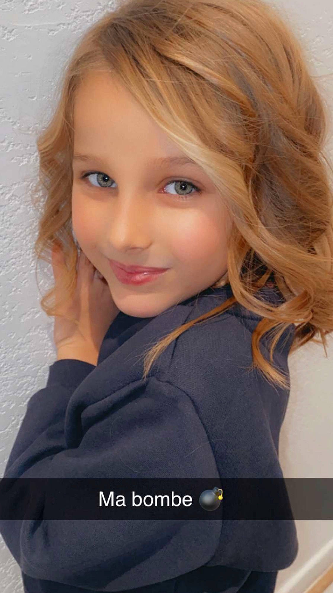 Shaden participe au concours pour gagner de l'argent avec cette photo : bangs, blond, brown_hair, cheek, chin, electric_blue, eyebrow, eyelash, flash_photography, iris, joy, layered_hair, lip, long_hair, makeover, nose, outerwear, person, smile, step_cutting