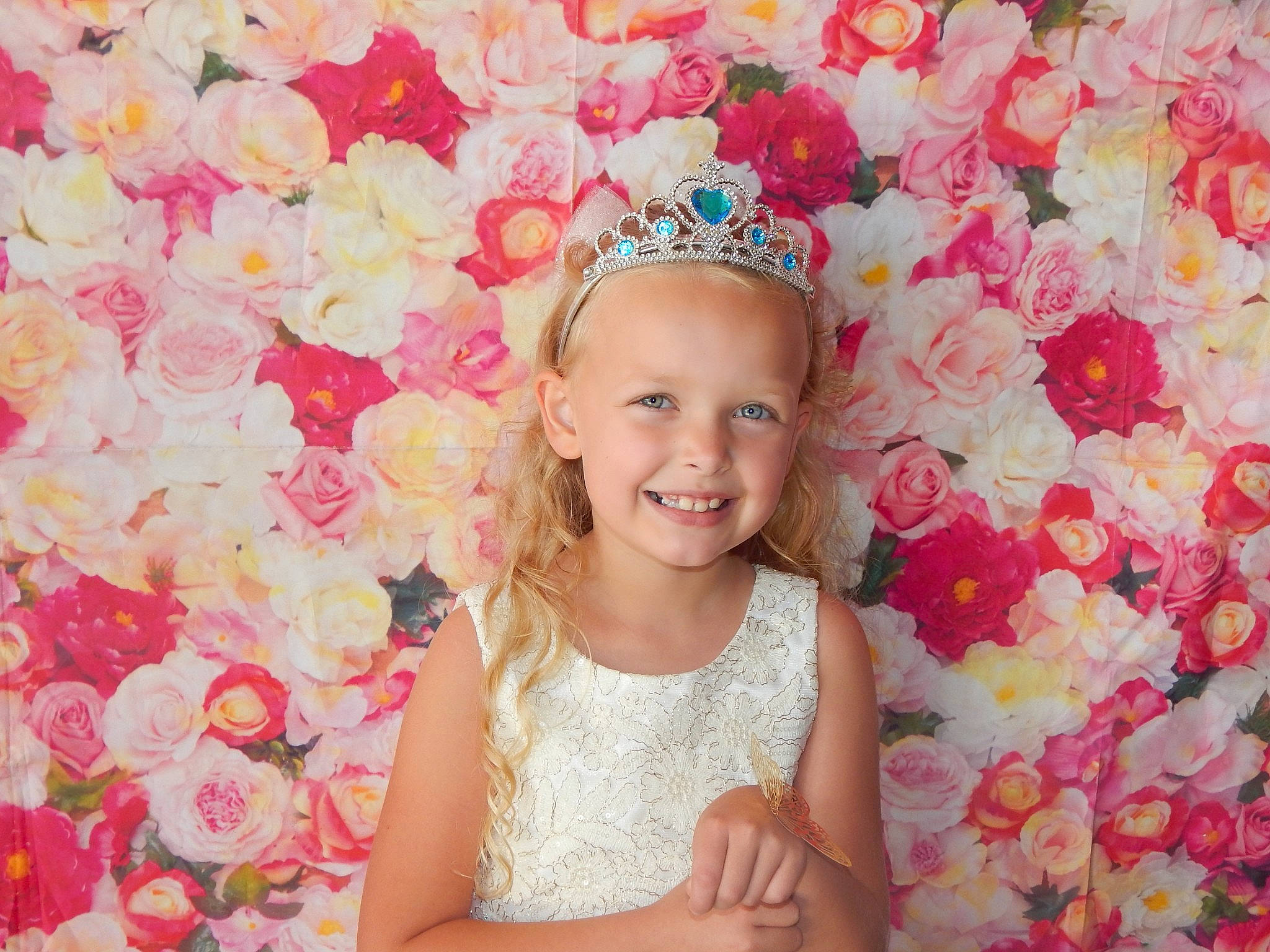 Marilyn is registered to the contest to win money with this photo: beauty, blossom, cut_flowers, dress, event, flower, flower_arranging, happy, headpiece, joy, magenta, party_supply, pattern, peach, person, petal, pink, plant, rose, smile