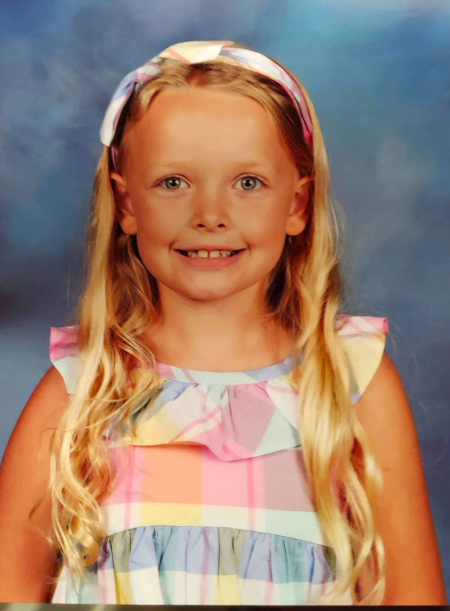 Marilyn is registered to the contest to win money with this photo: beauty, blond, brown_hair, day_dress, electric_blue, eyelash, fashion_accessory, flash_photography, fun, hair, happy, iris, joy, leisure, lip, long_hair, peach, people_in_nature, person, skin