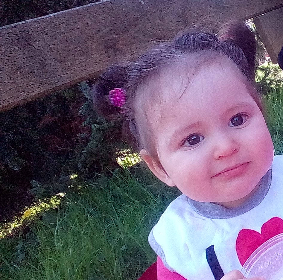 Nour a rejoint le concours — aidez-le/la à gagner de superbes lots ! beauty, cheek, child, day, eye, face, fun, girl, happiness, head, infant, iris, mouth, nose, person, pink, purple, skin, smile, toddler