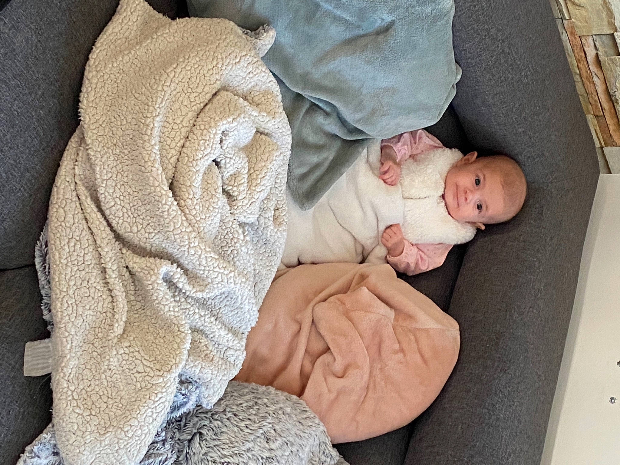 Mélody participe au concours pour gagner de l'argent avec cette photo : baby, baby_products, baby_sleeping, child, comfort, nap, person, sleep, toddler