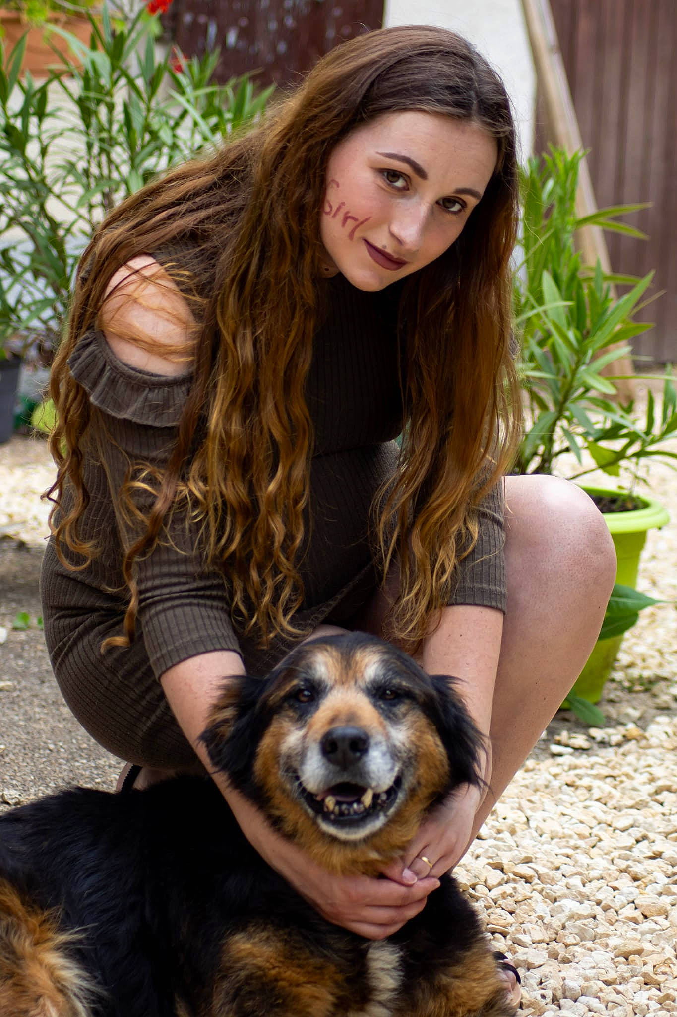 Hatchi participe au concours pour gagner de l'argent avec cette photo : beauty, brown_hair, carnivore, companion_dog, dog, dog_breed, facial_expression, fawn, fur, grass, happy, long_hair, organ, people_in_nature, photograph, plant, skin, smile, snout, street_fashion