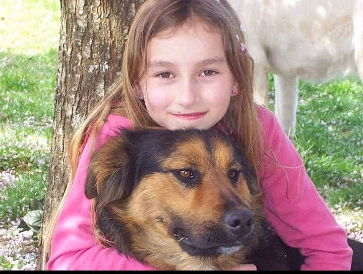 Hatchi participe au concours pour gagner de l'argent avec cette photo : brown_hair, carnivore, child, companion_dog, dog, dog_breed, fawn, fun, fur, grass, happy, iris, nose, organ, people_in_nature, plant, skin, smile, sporting_group, tree