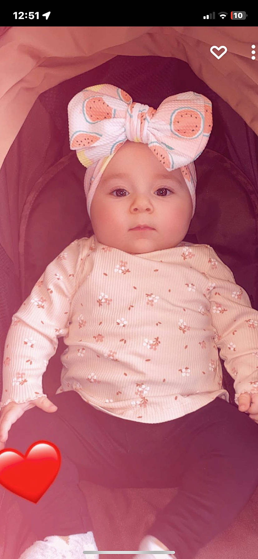 Alya a rejoint le concours — aidez-le/la à gagner de superbes lots ! baby, baby_toddler_clothing, cap, cheek, child, comfort, eye, happy, headwear, human_body, iris, linens, lip, nose, peach, person, pink, red, skin, sleeve