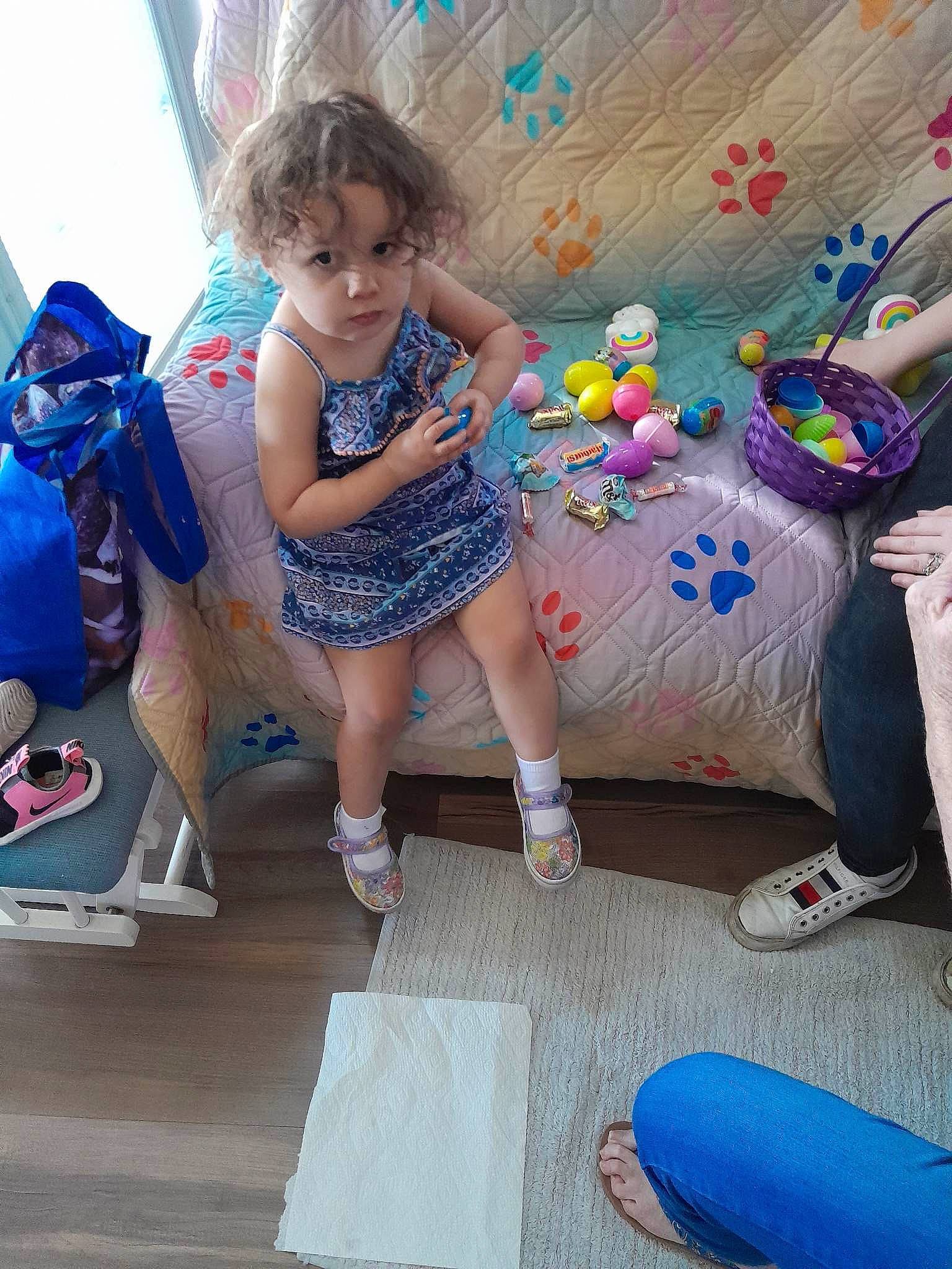 Caliana is registered to the contest to win money with this photo: bag, blue, child, electric_blue, fun, head, human_leg, joint, knee, leg, leisure, luggage_and_bags, person, pink, recreation, shoe, shorts, snapshot, sneakers, thigh