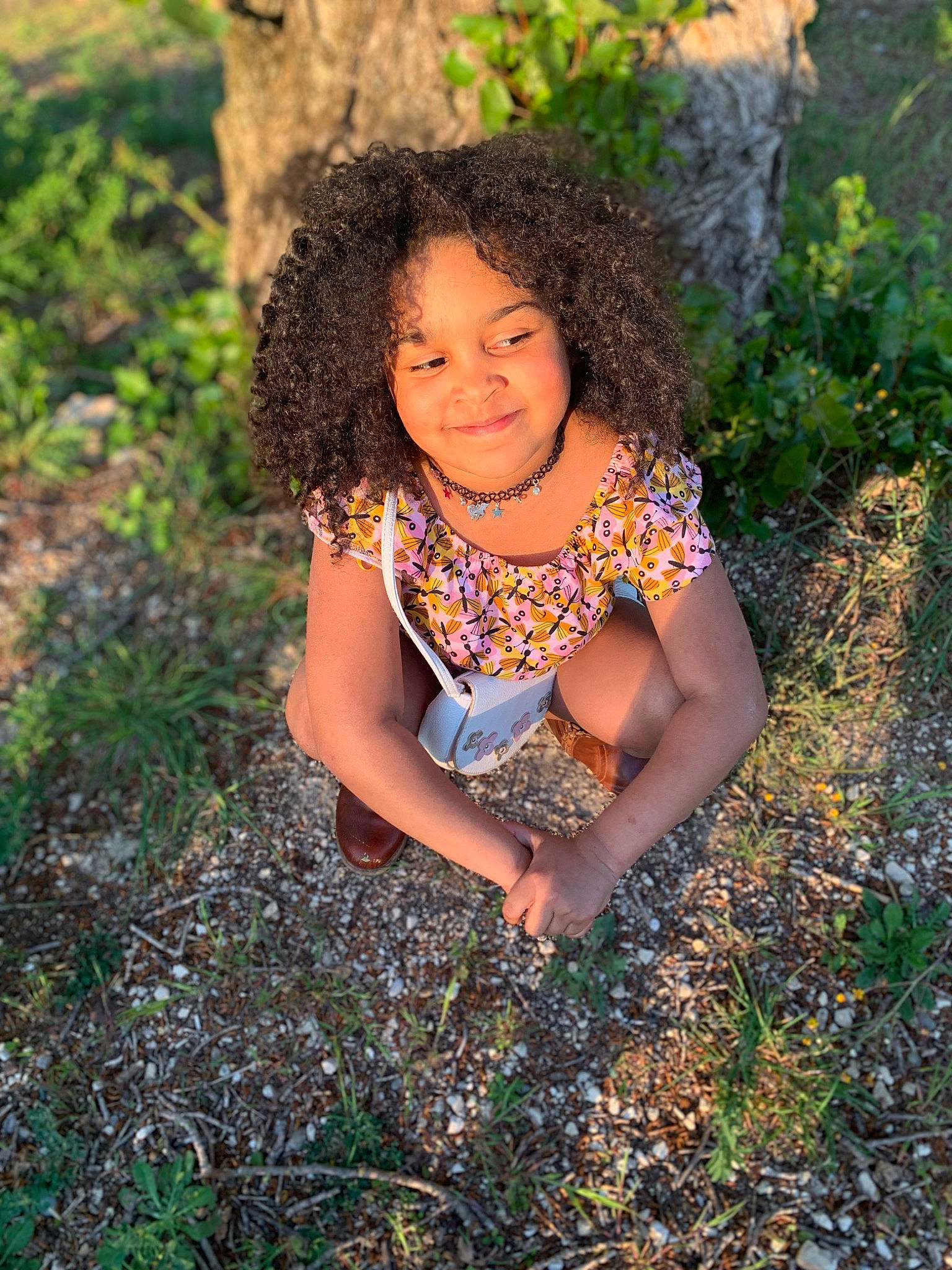 Mariama participe au concours pour gagner de l'argent avec cette photo : adaptation, botany, flash_photography, forest, grass, grass_family, happy, joy, leaf, long_hair, natural_environment, people_in_nature, person, plant, smile, sunlight, toddler, tree, trunk, vegetation