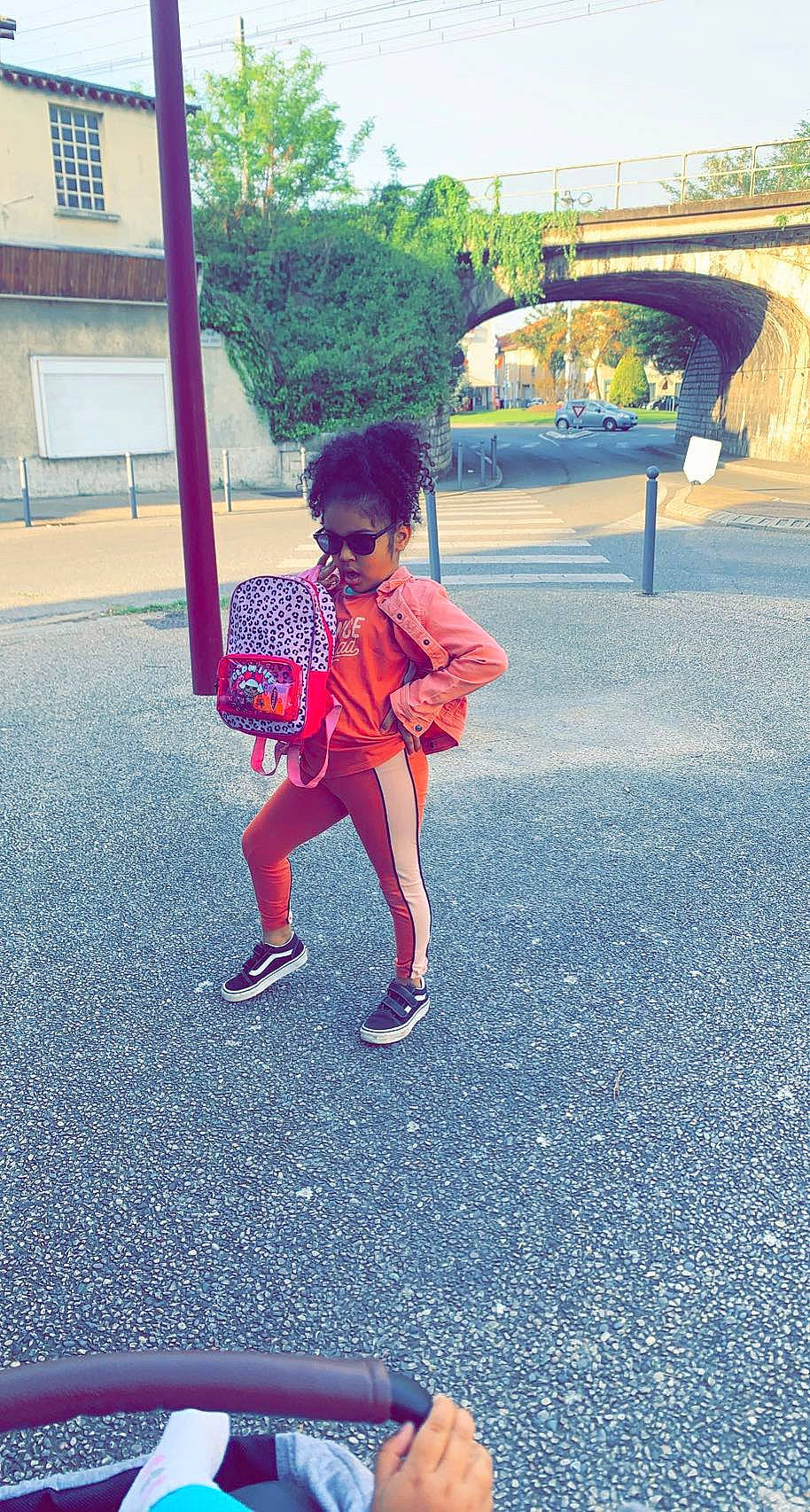 Mariama participe au concours pour gagner de l'argent avec cette photo : asphalt, city, dress, electric_blue, fun, grass, happy, leisure, magenta, person, plant, playground, recreation, road, road_surface, sidewalk, street_fashion, tints_and_shades, toddler, tree