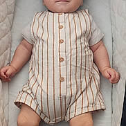 Sacha a rejoint le concours — aidez-le/la à gagner de superbes lots ! baby, infant, child, romper, striped_clothing, padded_bassinet, white_bassinet, lying_down, barefoot, cute, young_child, comfort, sleeping_area, indoor, portrait, small_hands, small_feet, neutral_expression, light_skin_tone, clothing