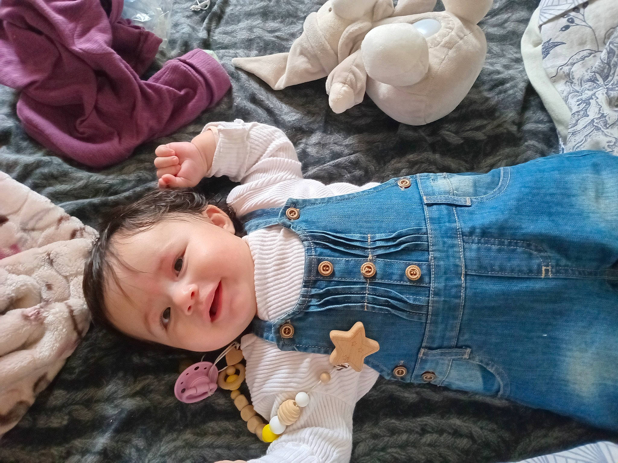 Melina a rejoint le concours — aidez-le/la à gagner de superbes lots ! baby, beauty, child, cool, denim, doll, eye, gesture, hand, human_body, organ, people, person, photograph, skin, textile, thigh, toddler, toy, tree