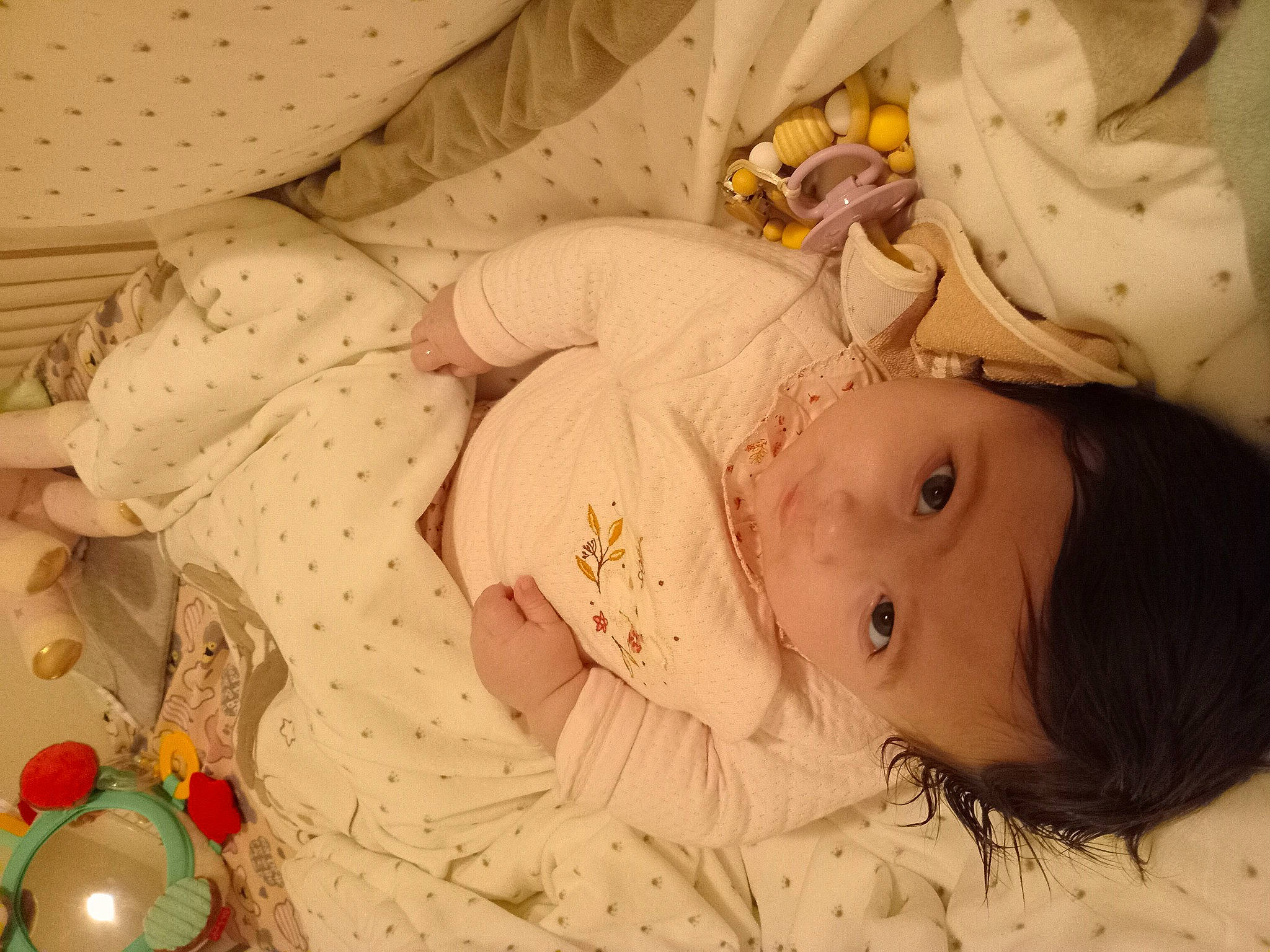 Melina a rejoint le concours — aidez-le/la à gagner de superbes lots ! baby, baby_products, baby_toddler_clothing, bed, bedding, bedtime, cheek, child, comfort, eyelash, head, iris, linens, nose, pattern, person, product, room, skin, textile