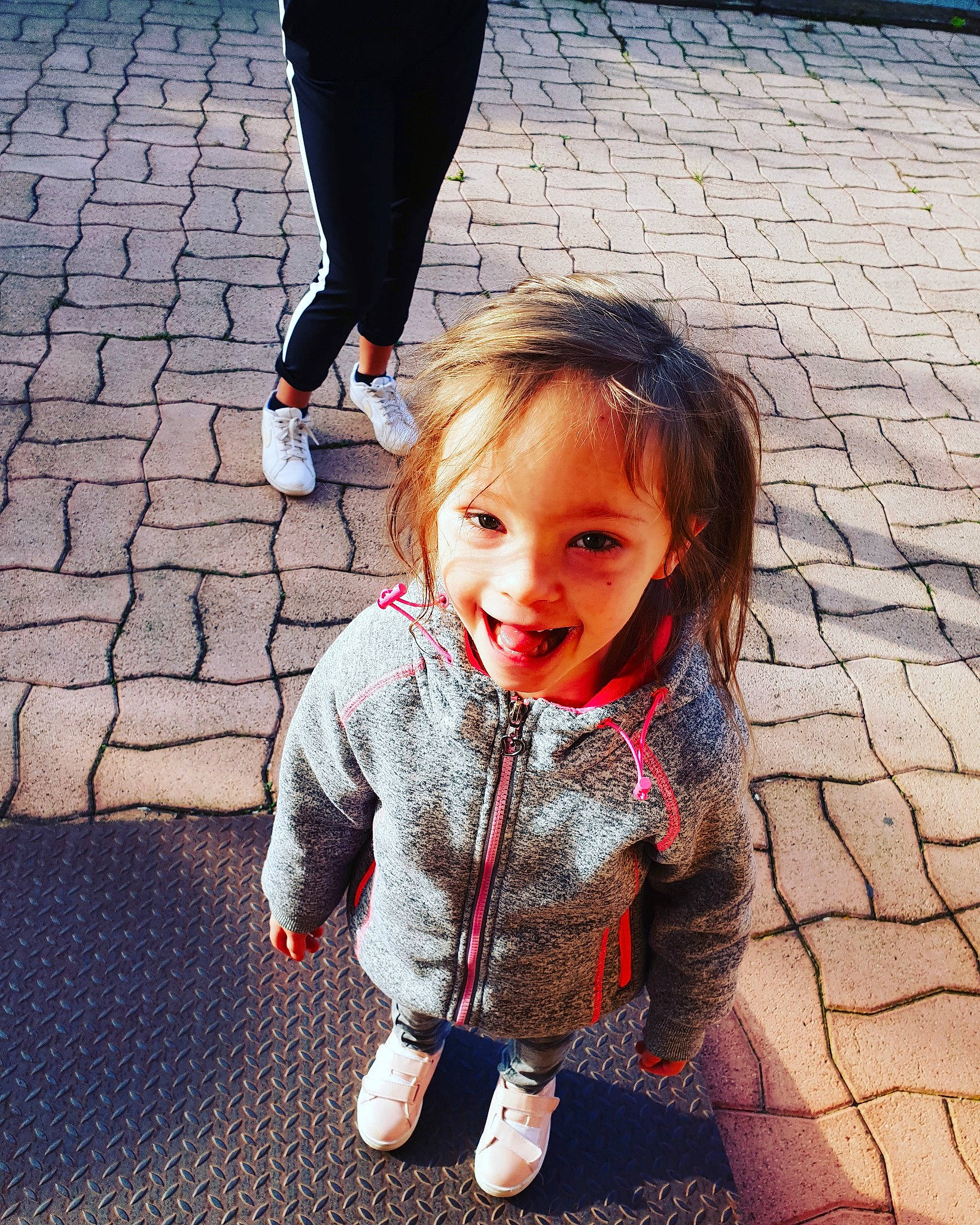 Cylia participe au concours pour gagner de l'argent avec cette photo : child, fun, girl, happiness, infant, joy, person, play, recreation, skin, smile, snapshot, toddler, vacation