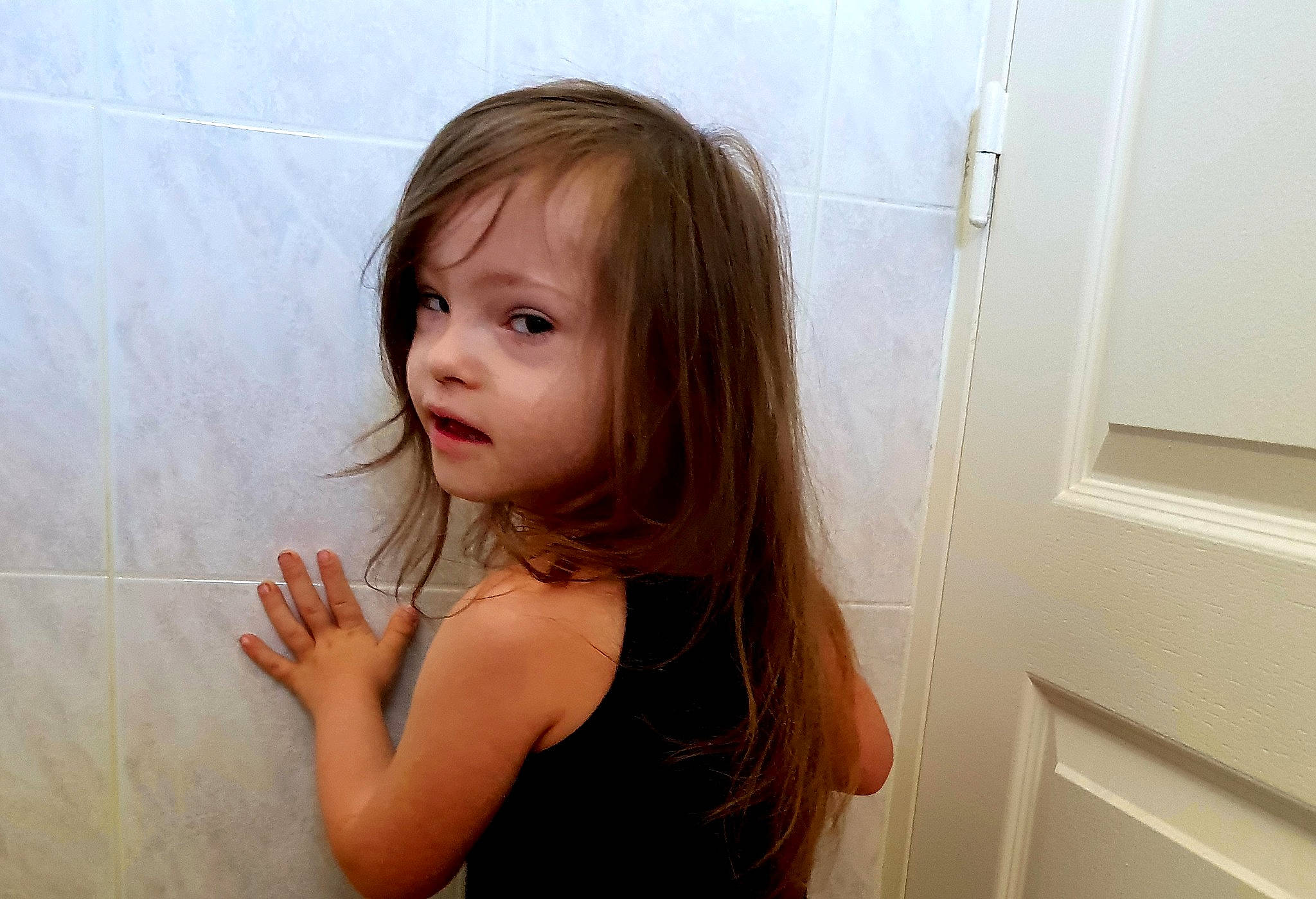 Cylia participe au concours pour gagner de l'argent avec cette photo : bangs, black_hair, brown_hair, cheek, child, forehead, girl, hair, hair_coloring, hairstyle, human_hair_color, long_hair, person, smile