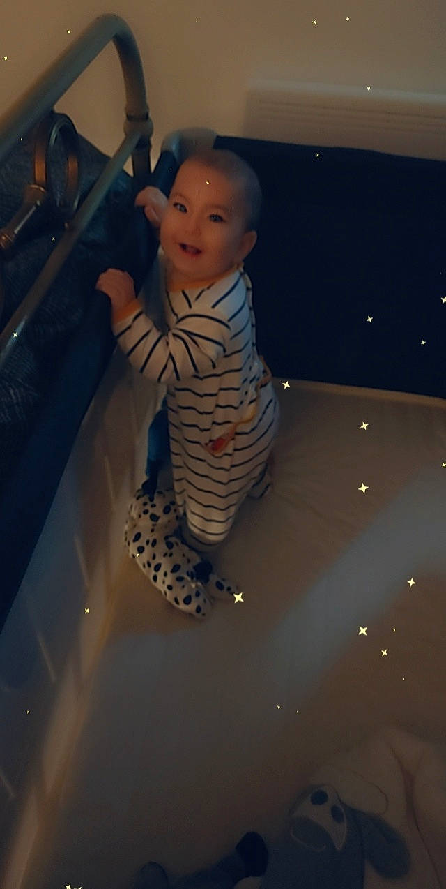 Evy participe au concours pour gagner de l'argent avec cette photo : art, automotive_exterior, baby, carmine, electric_blue, flooring, foot, fun, happy, human_body, human_leg, joy, metal, pattern, person, sitting, sleeve, space, standing, toddler