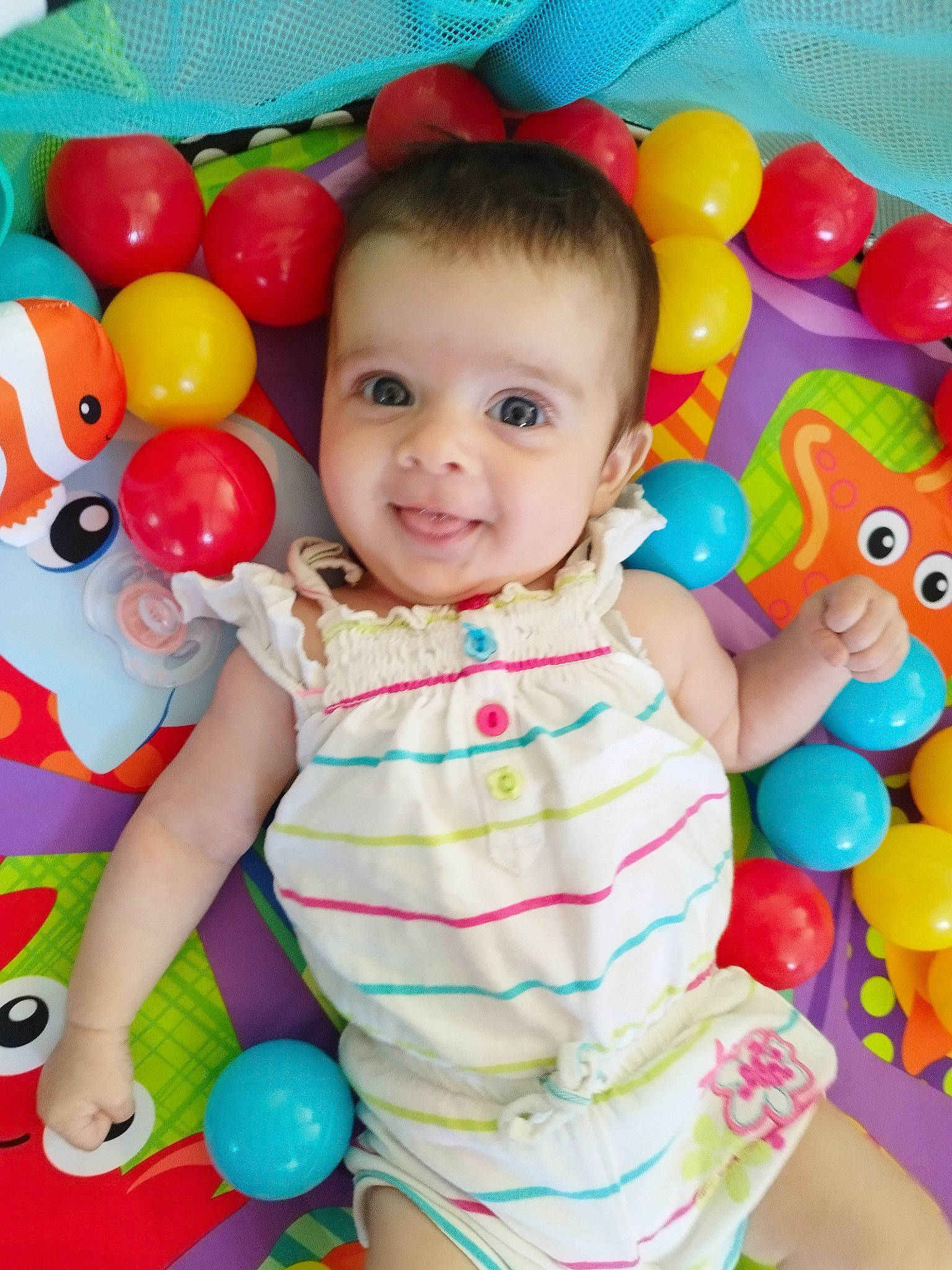 Lya participe au concours pour gagner de l'argent avec cette photo : baby, baby_playing_with_toys, baby_toddler_clothing, cheek, eye, face, facial_expression, green, happy, head, joy, organ, person, photograph, pink, product, skin, smile, textile, toddler