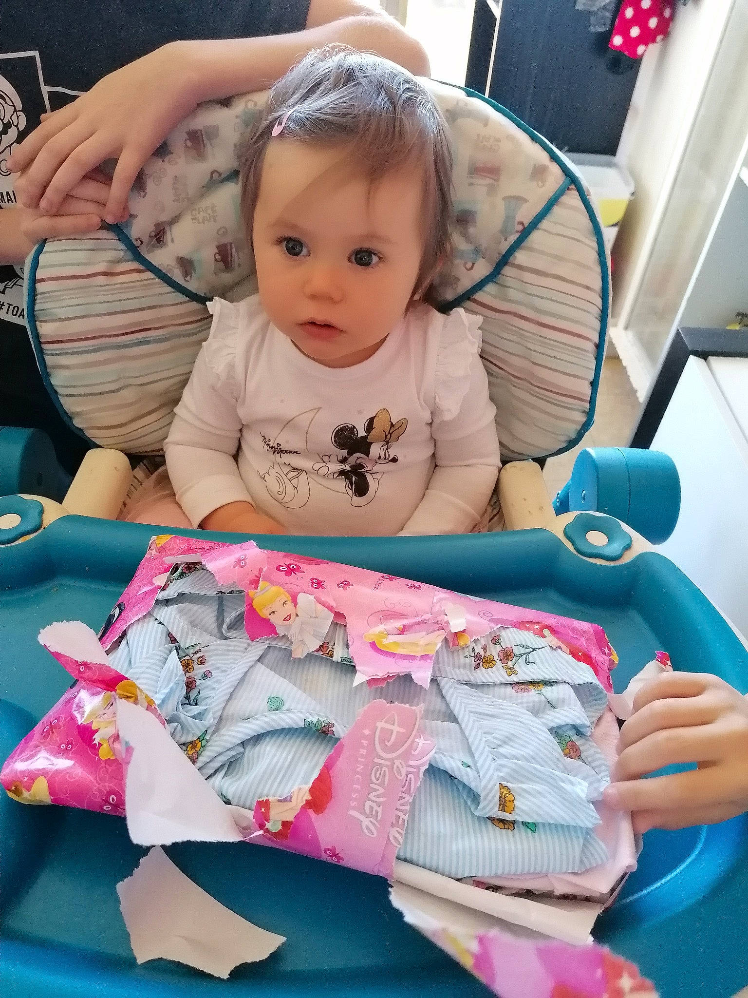 Cassy a rejoint le concours — aidez-le/la à gagner de superbes lots ! baby, car_seat, child, person, play, product, toddler