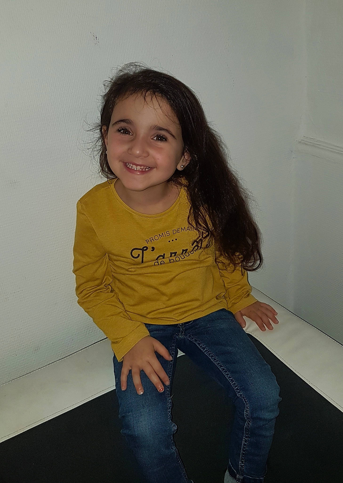 Loucia participe au concours pour gagner de l'argent avec cette photo : beauty, child, cool, eye, facial_expression, fun, girl, hair, hairstyle, human, human_body, joy, long_hair, outerwear, person, shoulder, sitting, skin, smile, standing