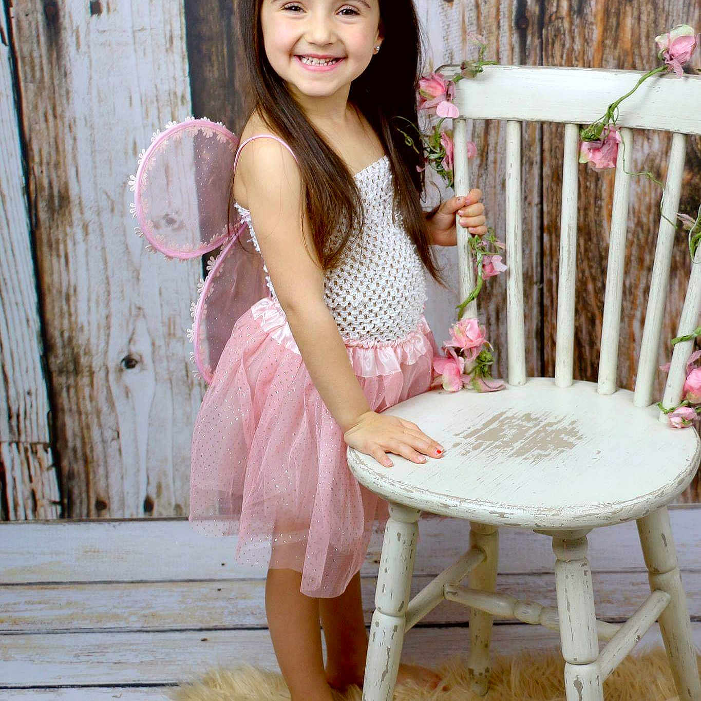 Loucia a rejoint le concours — aidez-le/la à gagner de superbes lots ! ballet_tutu, child, child_model, dress, girl, gown, joy, pattern, person, pink, shoulder, sitting, textile, toddler
