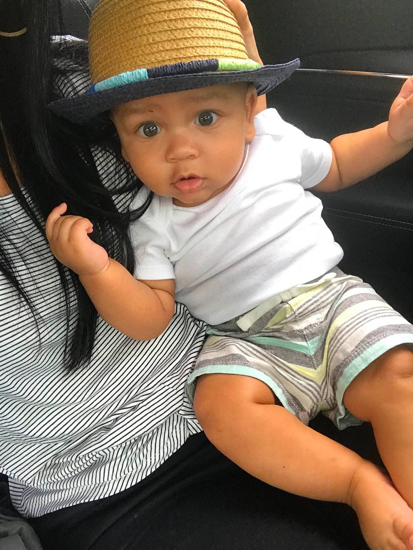 Gionni is registered to the contest to win money with this photo: abdomen, child, finger, girl, infant, product, trunk