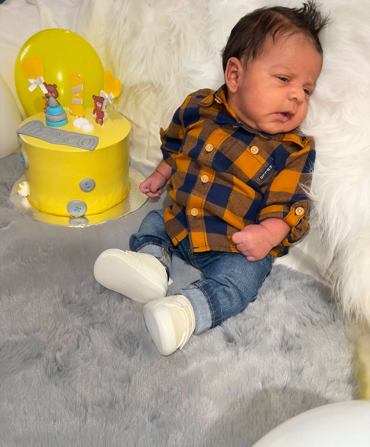 Jhayco a rejoint le concours — aidez-le/la à gagner de superbes lots ! baby, baby_playing_with_toys, baby_products, baby_toddler_clothing, baby_toys, child, comfort, flooring, fun, fur, gas, pattern, person, plastic, play, room, sitting, sleeve, sock, toddler