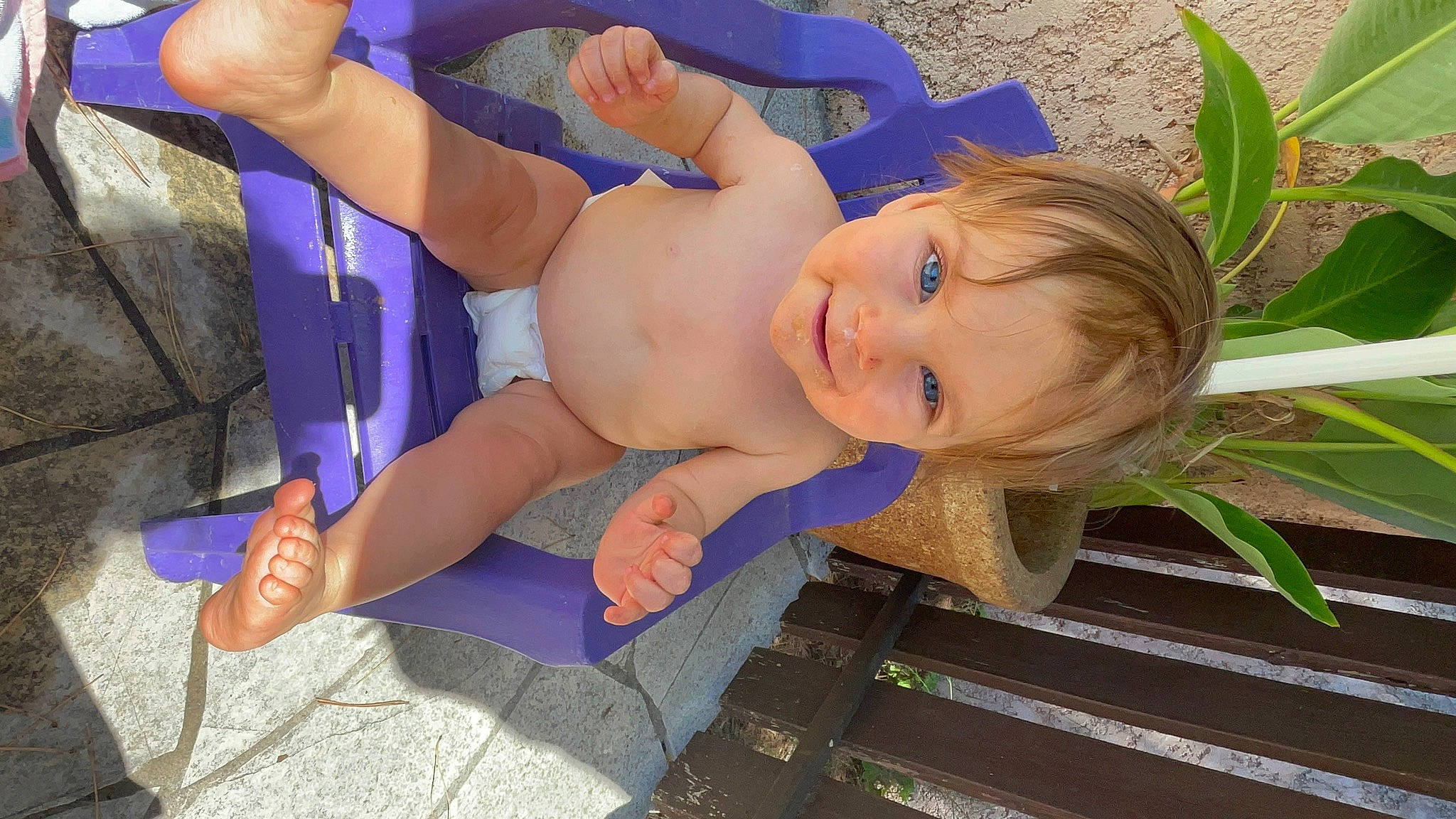 Neyla participe au concours pour gagner de l'argent avec cette photo : arm, baby, baby_toddler_clothing, blue, fun, grass, happy, hat, human_leg, joint, joy, knee, leg, leisure, mouth, person, skin, smile, thigh, toddler
