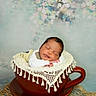 Noah a rejoint le concours — aidez-le/la à gagner de superbes lots ! baby, newborn, teacup, lace, sleeping, portrait, cute, infant, cozy, decor, flower_background, soft_light, child, peaceful, wrapped, studio_photo, props, adorable, resting, small