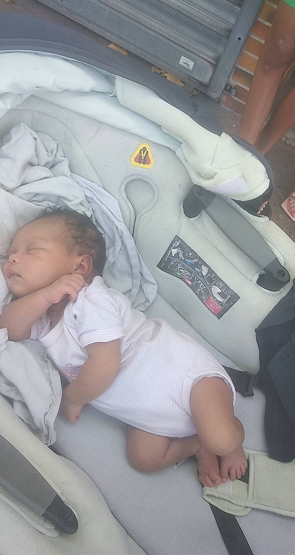 Kayla participe au concours pour gagner de l'argent avec cette photo : auto_part, automotive_design, baby, baby_sleeping, baby_toddler_clothing, child, comfort, finger, hat, health_care, hospital_bed, human_leg, knee, medical, mouth, person, service, thigh, thumb, toddler