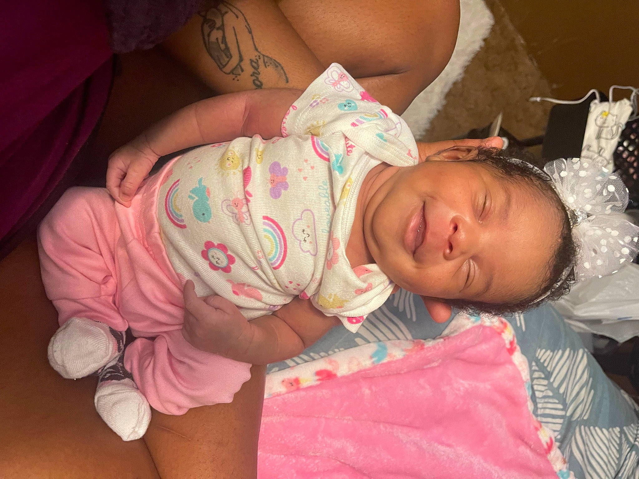 Amonei is registered to the contest to win money with this photo: abdomen, baby, baby_toddler_clothing, cheek, child, comfort, eye, eyelash, finger, hand, happy, human, human_body, iris, lip, mouth, nose, person, pink, skin