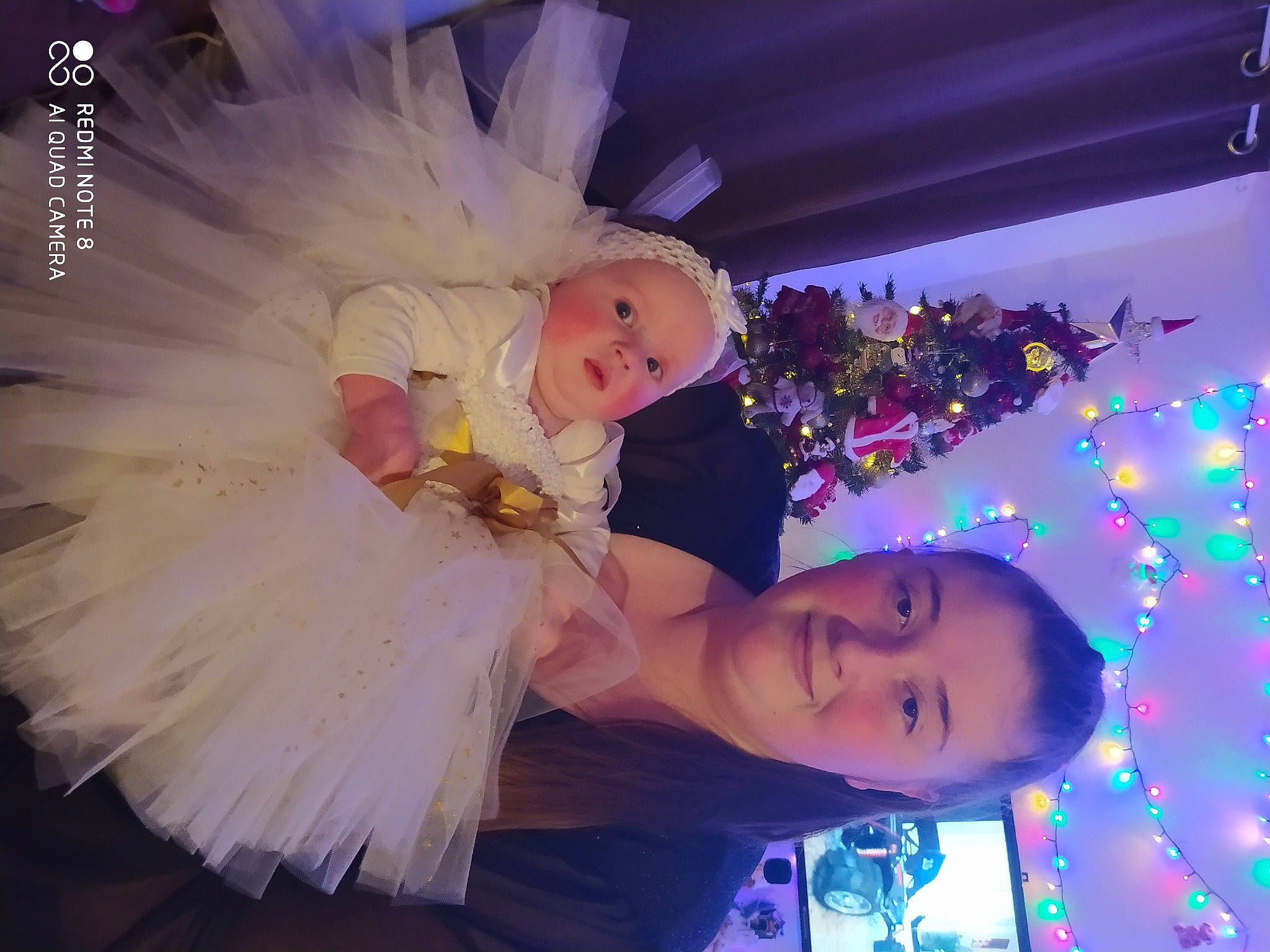 Lilou a rejoint le concours — aidez-le/la à gagner de superbes lots ! angel, ballet_tutu, costume, dress, entertainment, event, fun, happy, headpiece, headwear, holiday, joy, light, magenta, mythical_creature, person, pink, purple, smile, tradition