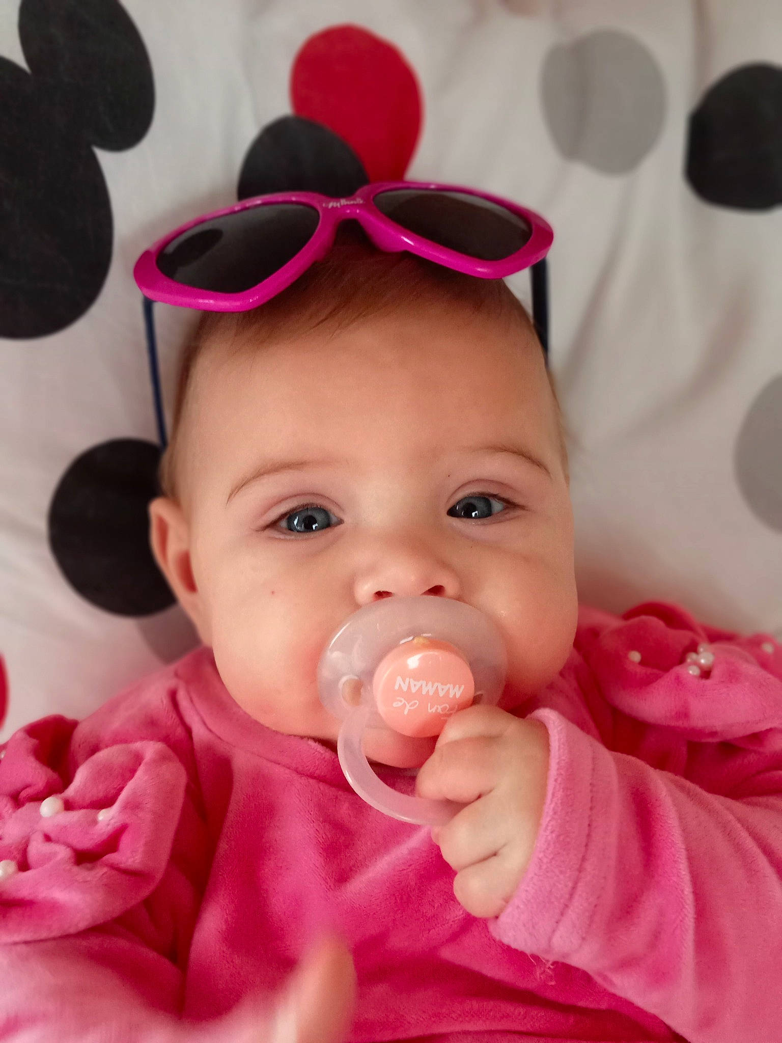 Sway participe au concours pour gagner de l'argent avec cette photo : baby, baby_toddler_clothing, cap, cheek, eyelash, face, gesture, goggles, happy, head, headgear, lip, magenta, person, pink, red, skin, sunglasses, toddler, vision_care