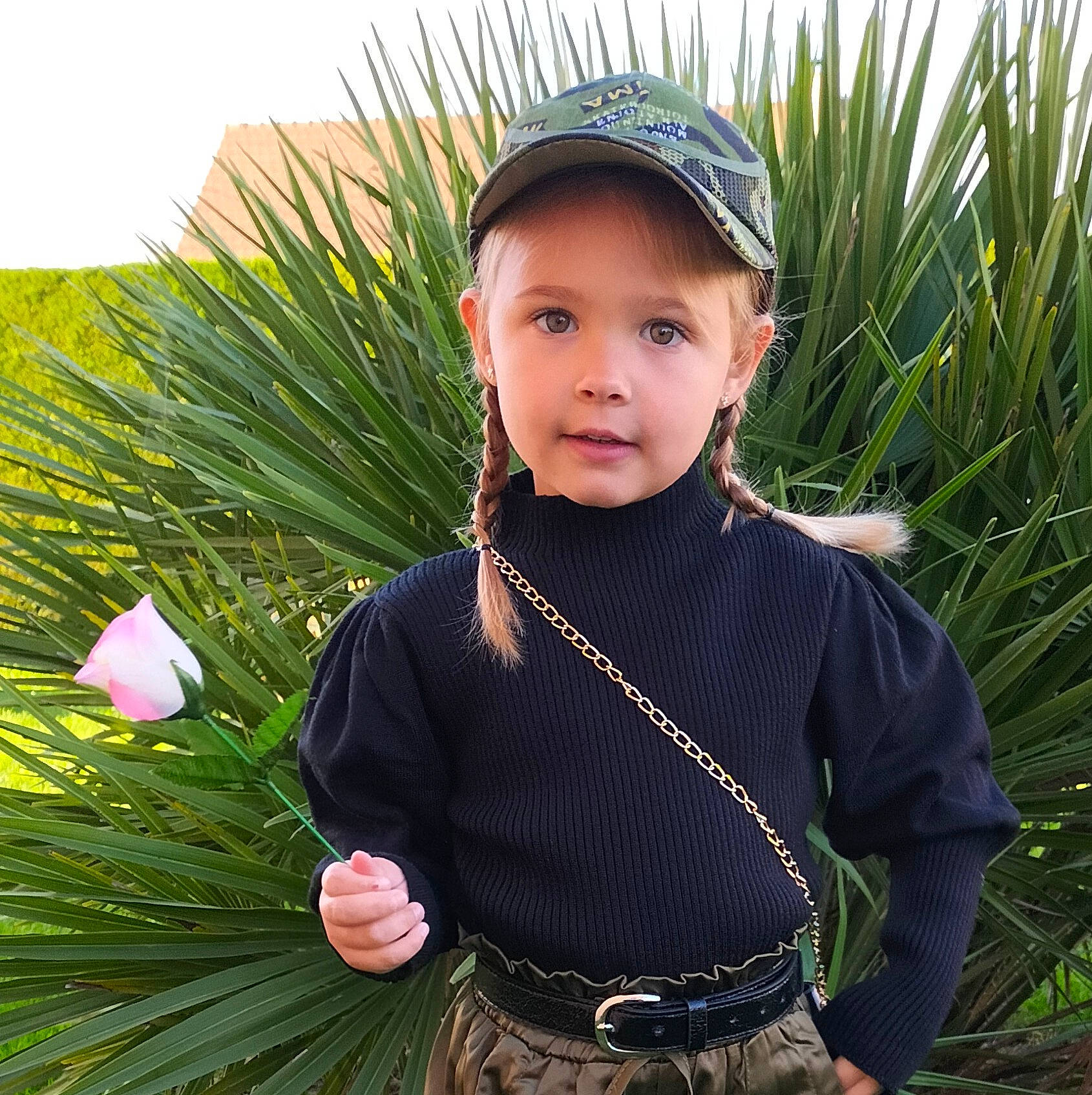 Kimberly participe au concours pour gagner de l'argent avec cette photo : baby, baby_toddler_clothing, cap, conifer, event, fashion_accessory, flower_arranging, flowering_plant, fun, grass, grass_family, headwear, holiday, jewellery, pattern, people_in_nature, person, plant, sky, sleeve