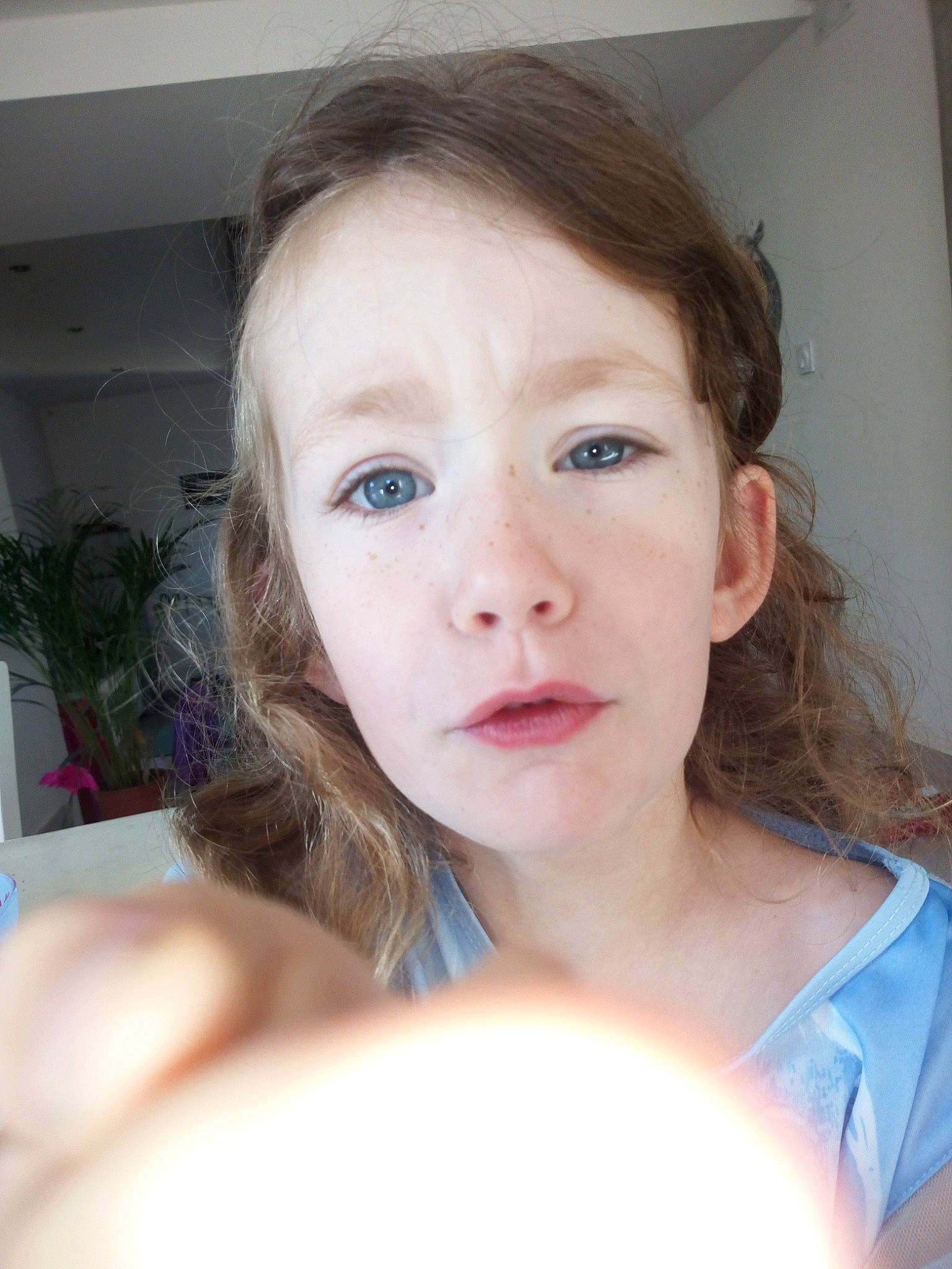 Emy a rejoint le concours — aidez-le/la à gagner de superbes lots ! beauty, brown_hair, cheek, child, chin, eye, eyebrow, face, forehead, hair, hairstyle, head, lip, long_hair, mouth, nose, person, photography, selfie, skin