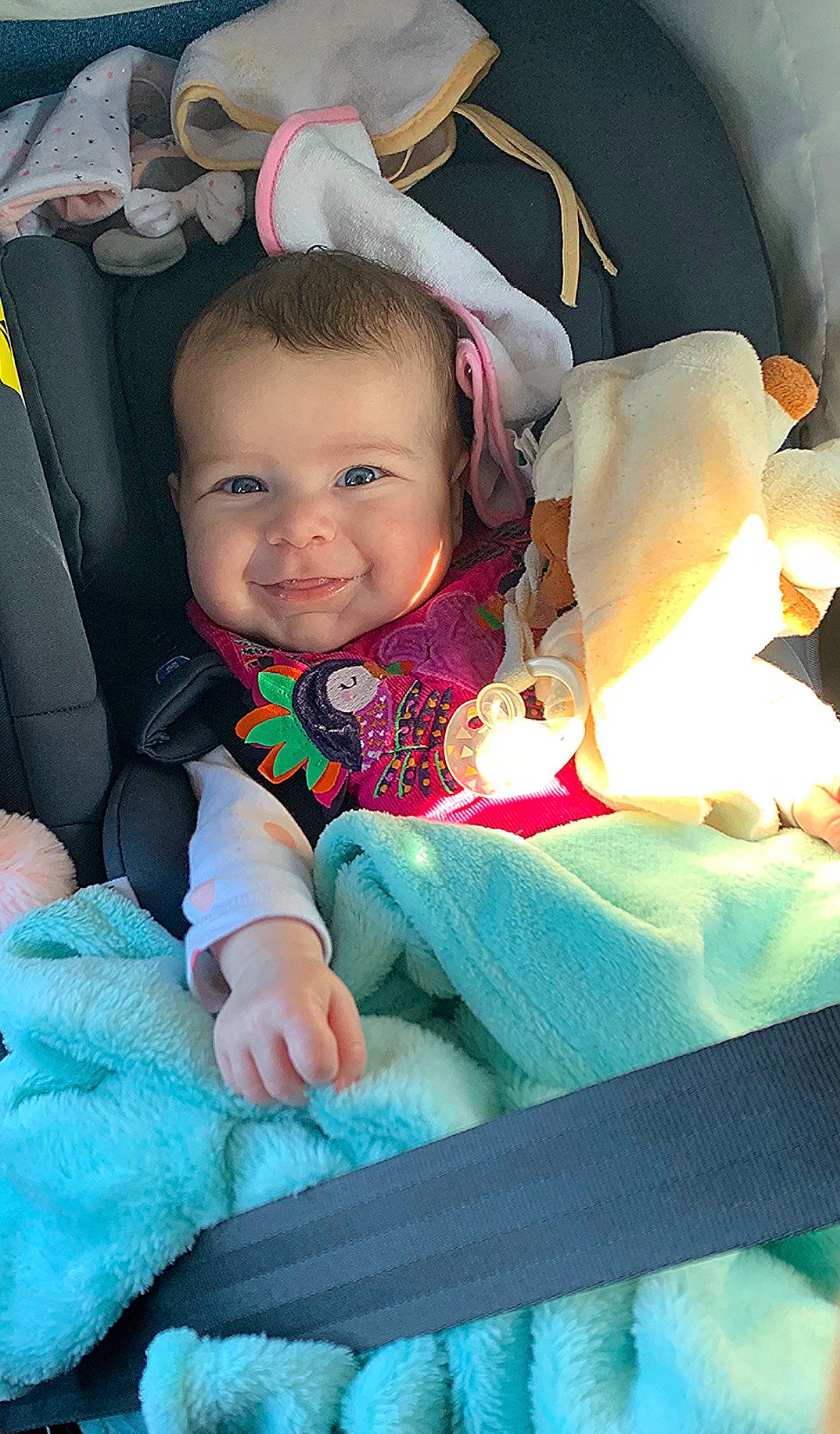 Kamélya a rejoint le concours — aidez-le/la à gagner de superbes lots ! baby, baby_products, cheek, child, joy, person, product, skin, smile, toddler