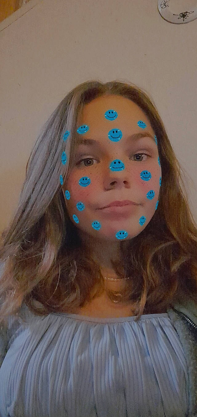 Célia a rejoint le concours — aidez-le/la à gagner de superbes lots ! chin, electric_blue, eye, eyebrow, eyelash, eyewear, fashion_design, forehead, headgear, headpiece, iris, lip, long_hair, makeover, neck, nose, paint, person, skin, vision_care