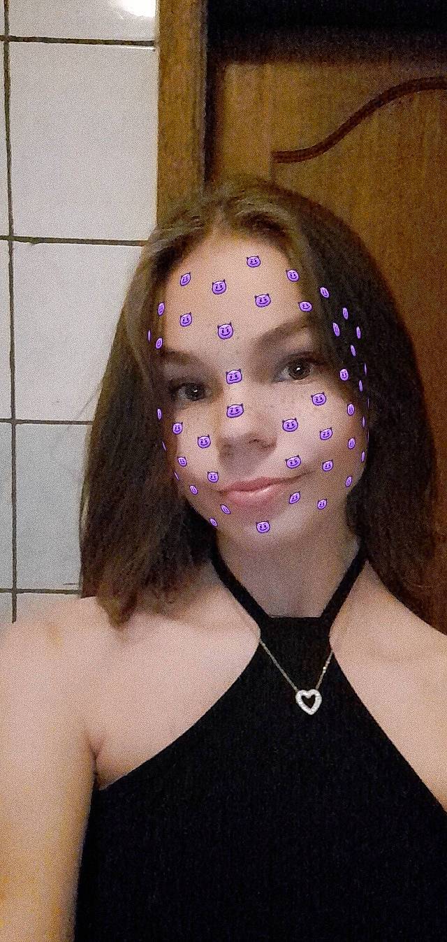 Célia participe au concours pour gagner de l'argent avec cette photo : beauty, black_hair, blond, body_jewelry, chin, electric_blue, event, eyebrow, eyelash, eyewear, face, fashion_accessory, fashion_design, flash_photography, jewellery, lip, magenta, neck, necklace, person