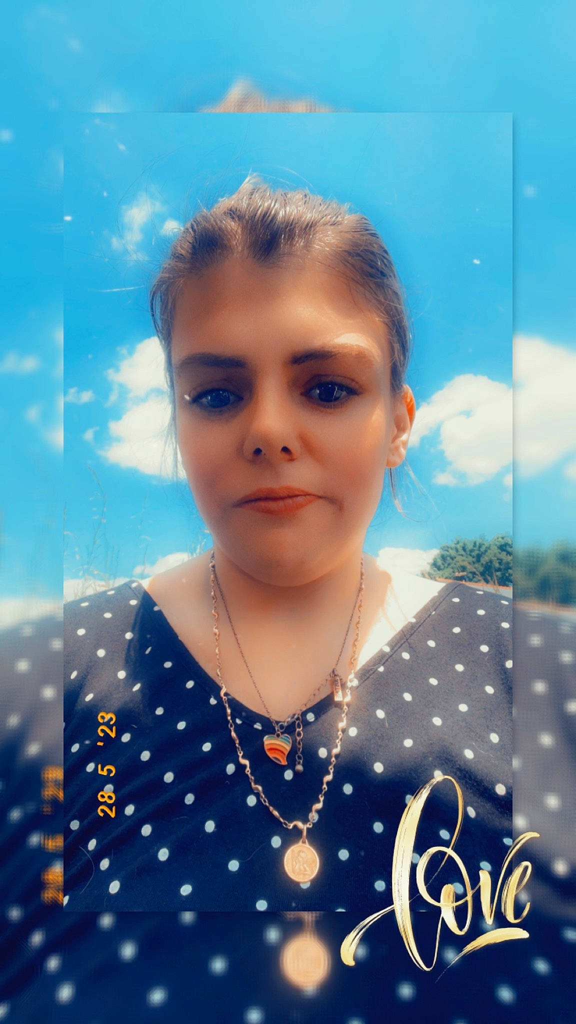 Justine a rejoint le concours — aidez-le/la à gagner de superbes lots ! azure, beauty, blond, child, chin, cloud, cool, electric_blue, eyebrow, eyelash, eyewear, facial_expression, flash_photography, fun, happy, jewellery, lip, pattern, person, portrait_photography