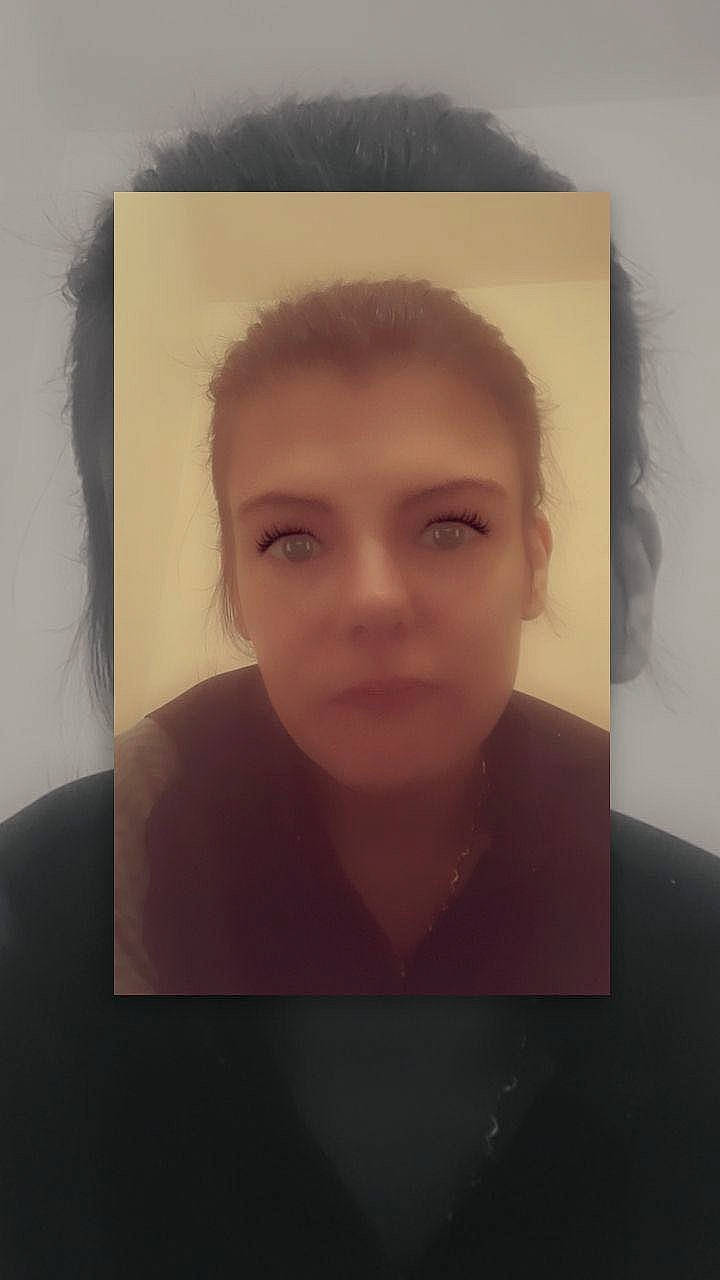 Justine participe au concours pour gagner de l'argent avec cette photo : art, beauty, brown, cheek, chin, eyebrow, eyelash, forehead, hairstyle, jaw, lip, neck, no_expression, nose, person, portrait, portrait_photography, room, tints_and_shades, vintage_clothing