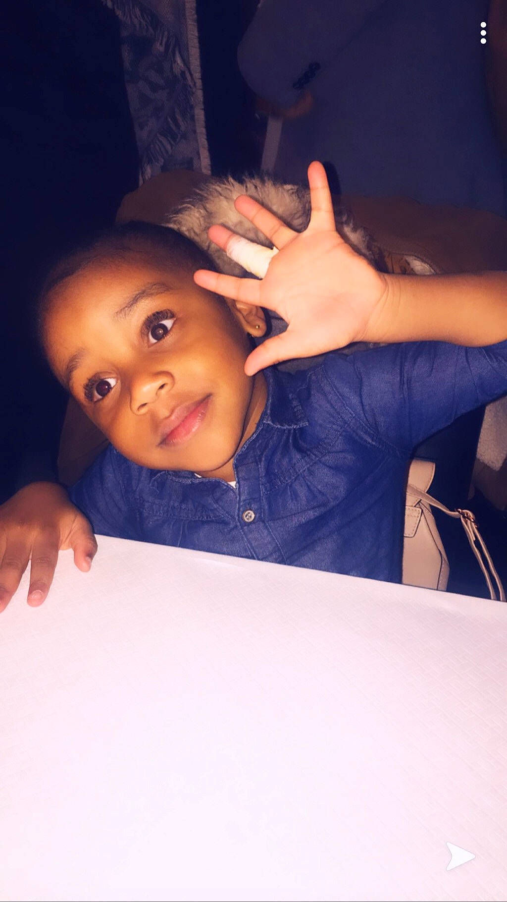 Gaby a rejoint le concours — aidez-le/la à gagner de superbes lots ! arm, beauty, cheek, child, chin, cool, eye, eyebrow, face, finger, forehead, fun, hand, head, lip, male, nose, person, skin, smile