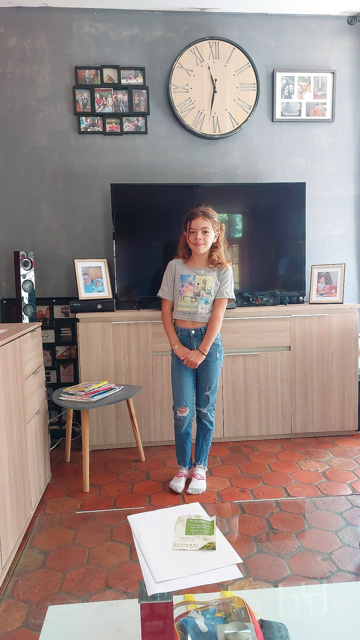 Lyndsay participe au concours pour gagner de l'argent avec cette photo : cabinetry, ceiling, clock, event, fashion_design, floor, flooring, hardwood, home_accessories, joy, knee, living_room, person, picture_frame, quartz_clock, room, smile, standing, t_shirt, waist