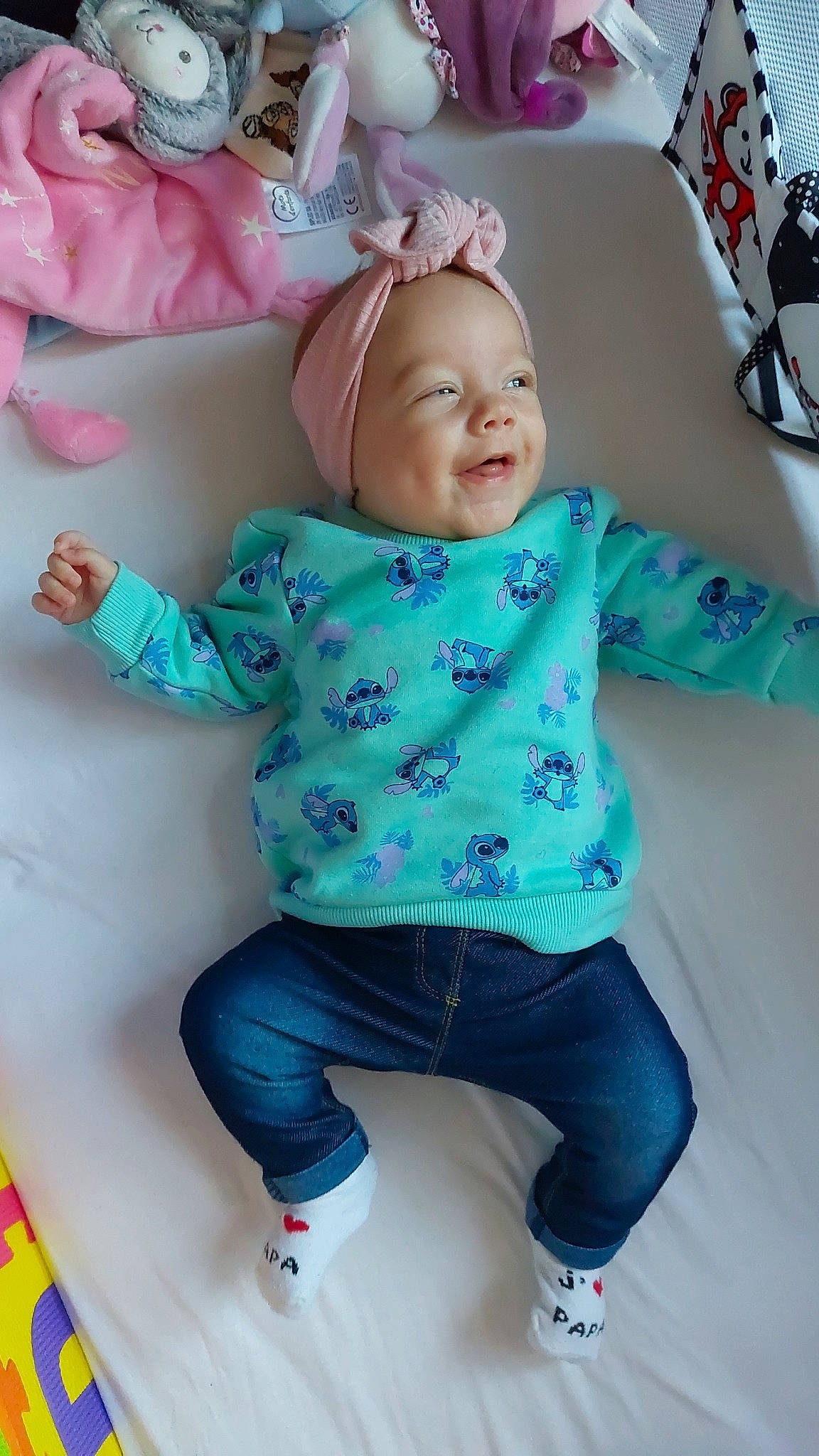 Victoria a rejoint le concours — aidez-le/la à gagner de superbes lots ! baby, baby_toddler_clothing, cheek, child, electric_blue, face, happy, head, human_body, magenta, pattern, person, pink, purple, skin, sleeve, smile, t_shirt, textile, toddler