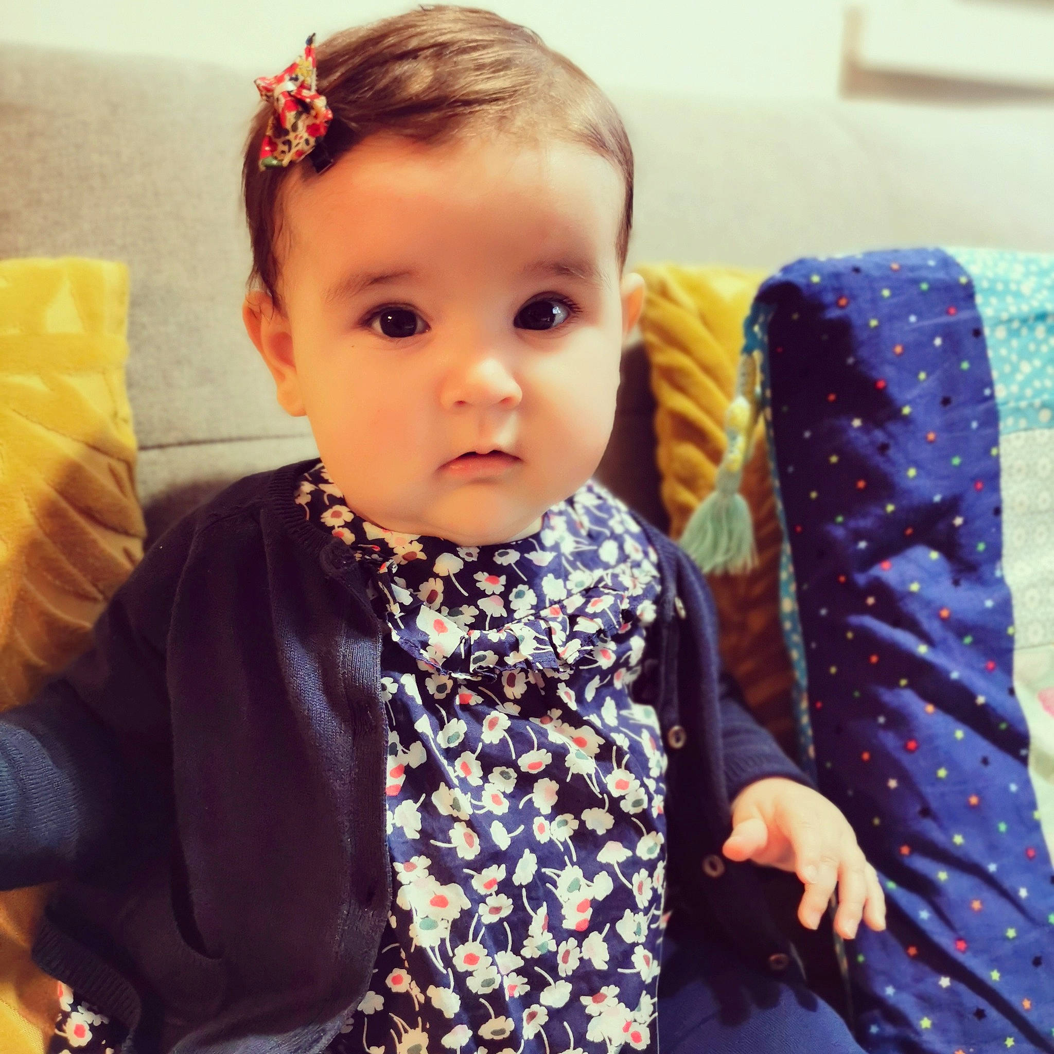 Rose a rejoint le concours — aidez-le/la à gagner de superbes lots ! baby_toddler_clothing, cheek, comfort, cool, ear, electronic_device, eyelash, face, hair, hairstyle, happy, head, iris, lip, neck, nose, person, skin, sleeve, snapshot