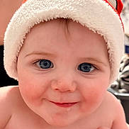 Amaël a rejoint le concours — aidez-le/la à gagner de superbes lots ! baby, child, smiling, blue_eyes, hat, fluffy_hat, close_up, face, rosy_cheeks, cute, portrait, skin, happy, innocent, indoor, person, young, headwear, expression, baby_hand