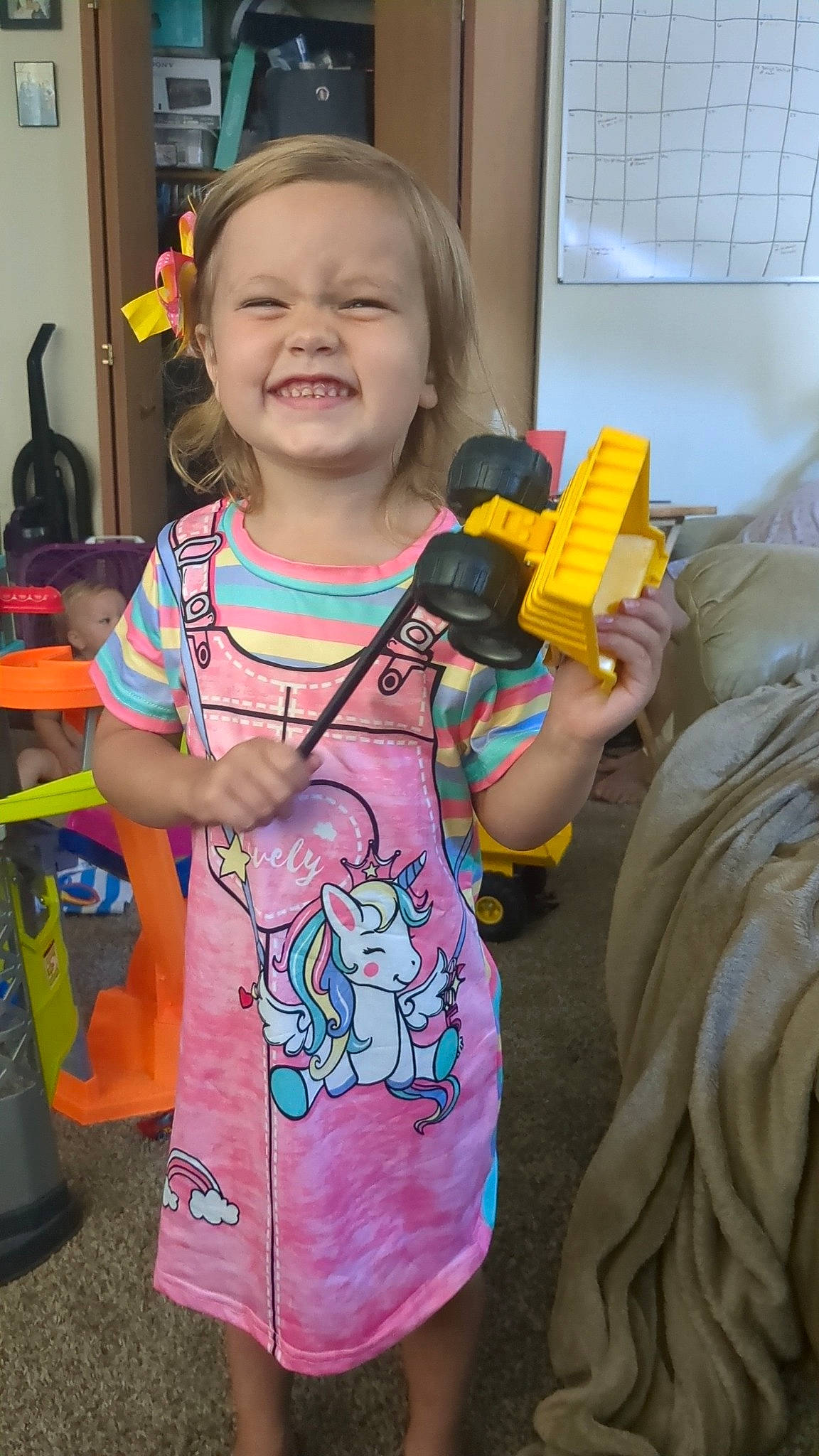 Octavia is registered to the contest to win money with this photo: baby, baby_toddler_clothing, child, child_art, computer_keyboard, fun, happy, houseplant, joy, pattern, person, play, recreation, room, sleeve, smile, t_shirt, thumb, toddler, top